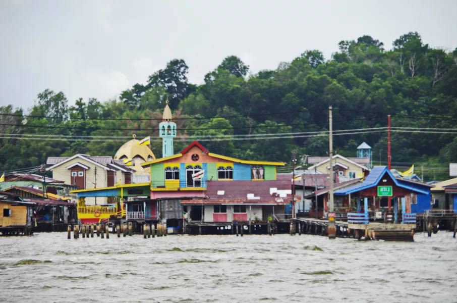 A Scenic View Of The Kampong Ayer In Brunei Background