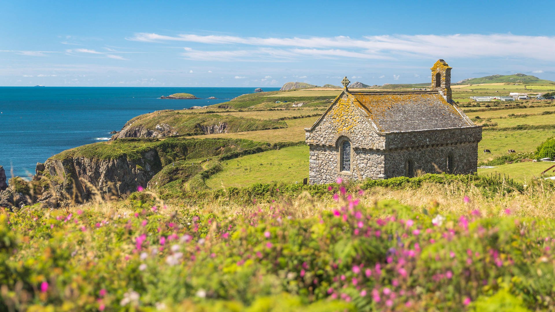 A Small Building On A Hillside Background