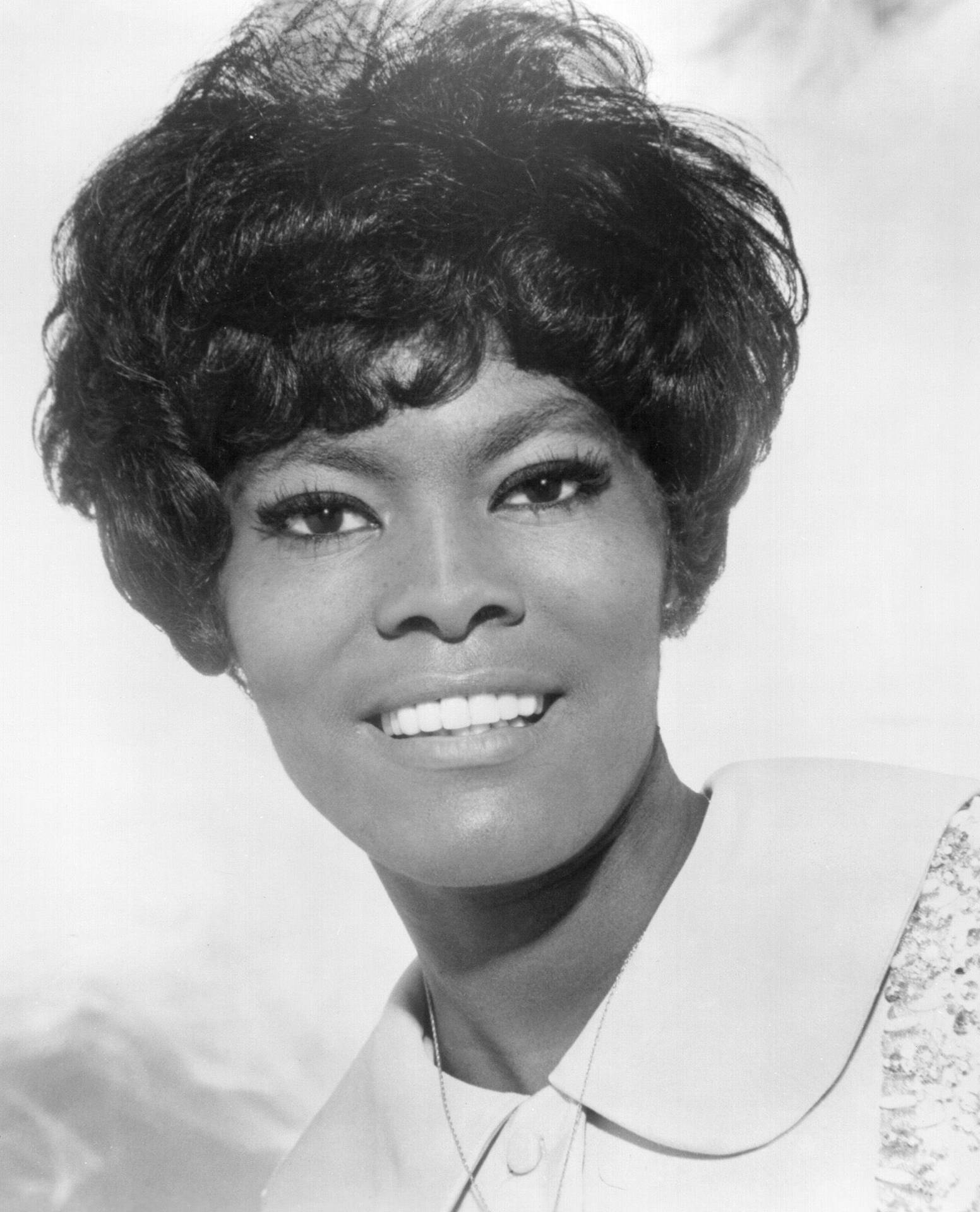 A Smiling Portrait Dionne Warwick Background