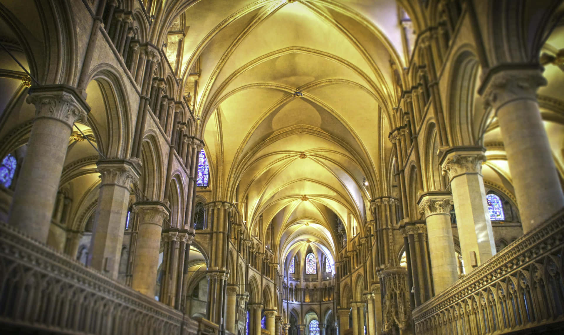 A Stunning Architecture Inside The Canterbury Cathedral Background