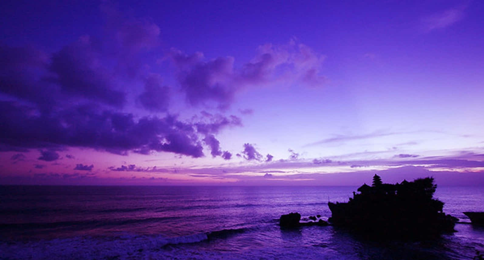 A Stunning Blue And Purple Sunset Background