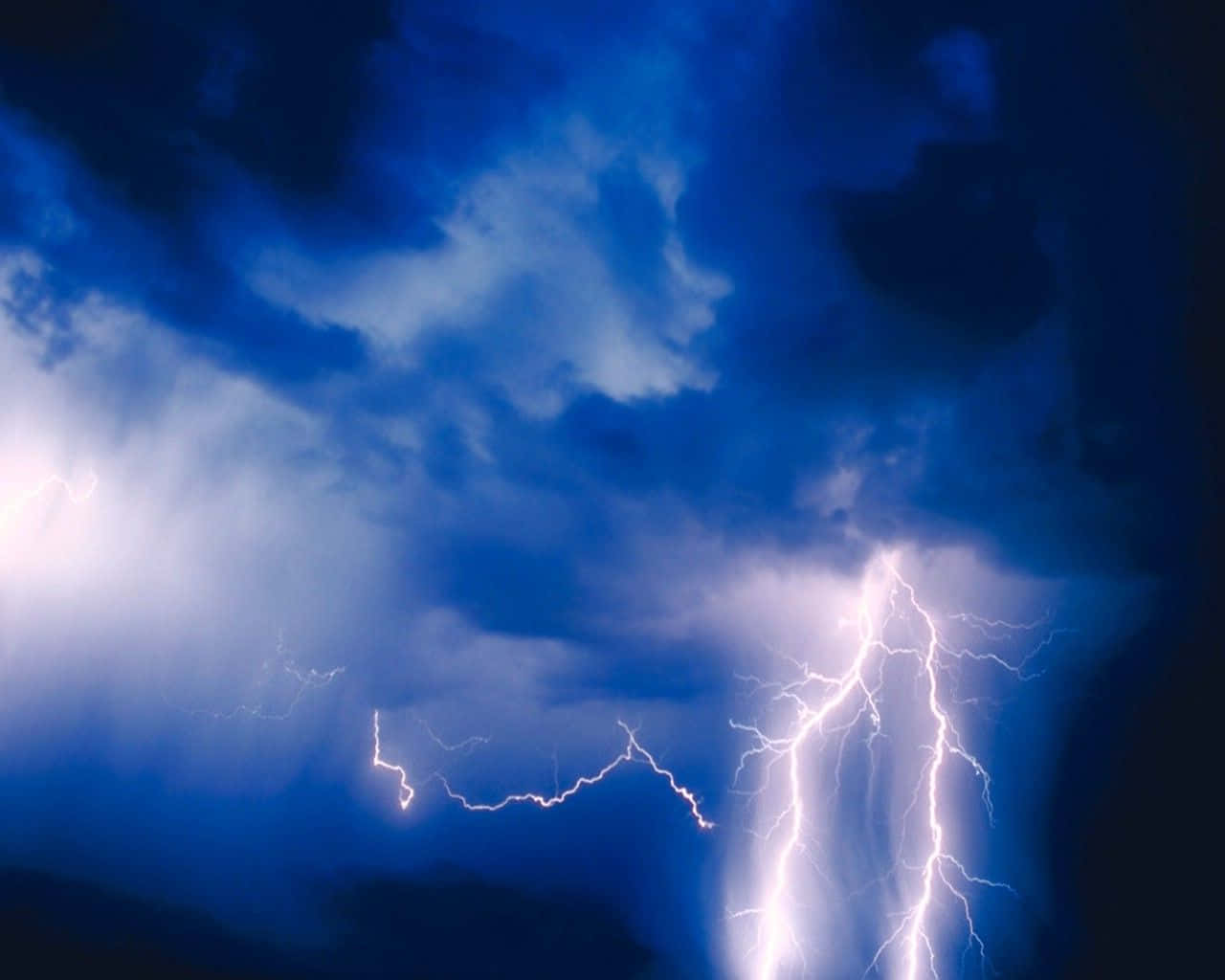 A Stunning Flash Of Blue Lightning Background