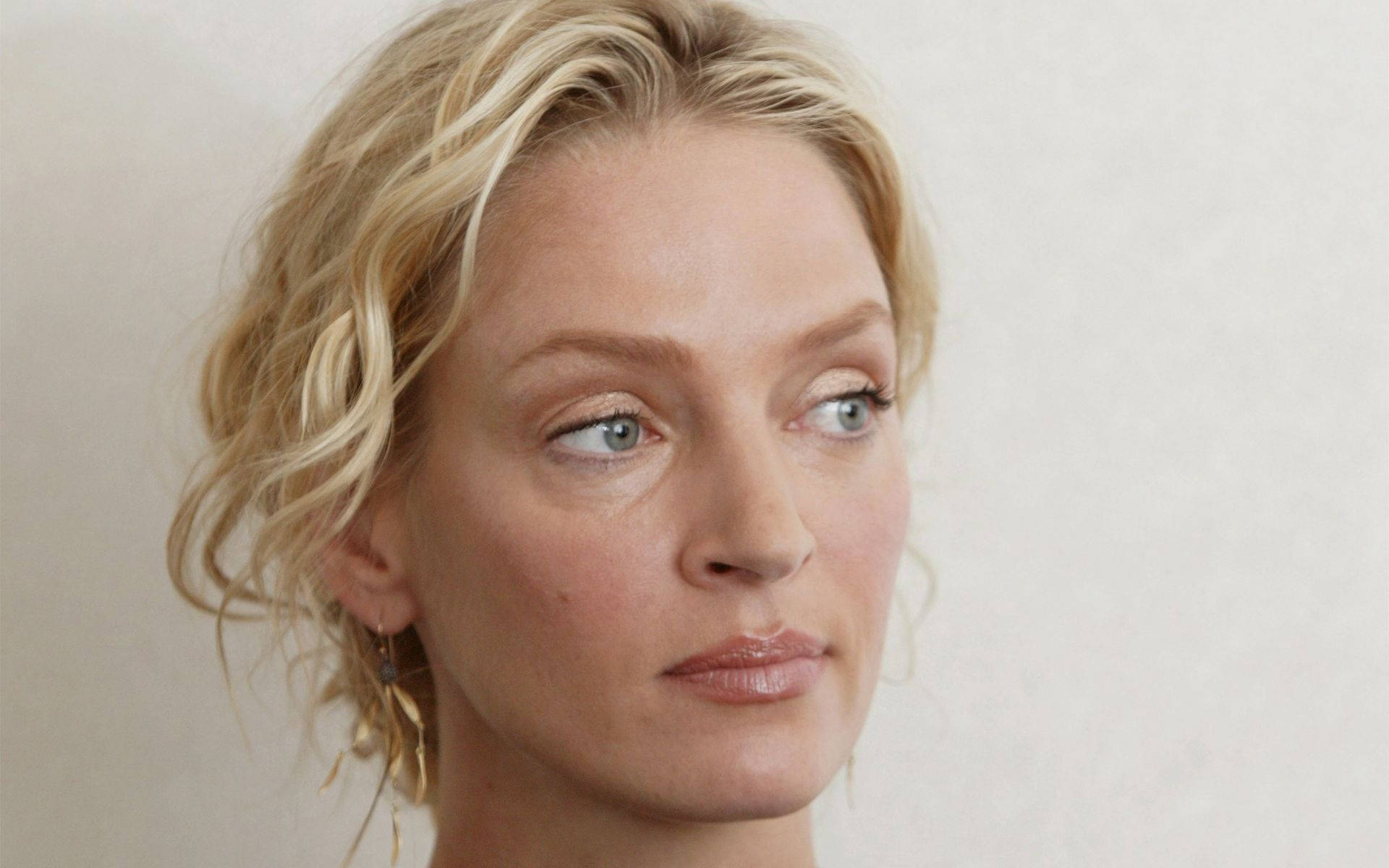 A Stunning Profile Of Uma Thurman Background