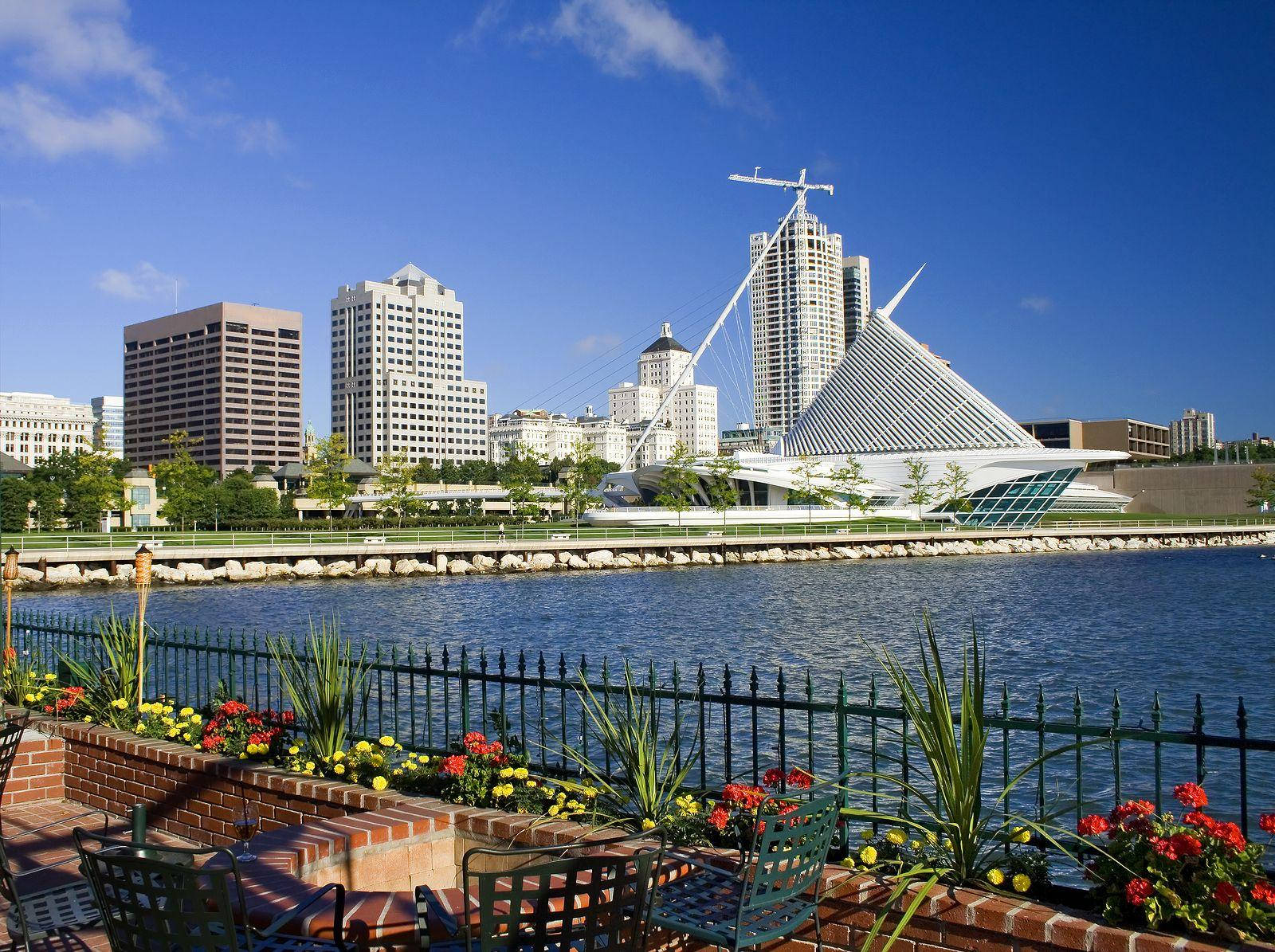 A Stunning View Of Milwaukee's Bayfront Park Background