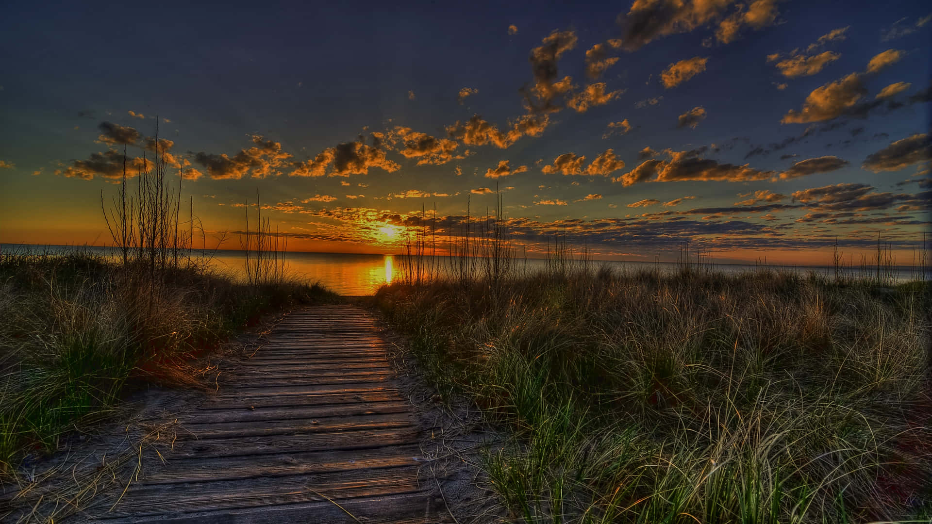 A Summer Sunset Marks The End Of The Season Background