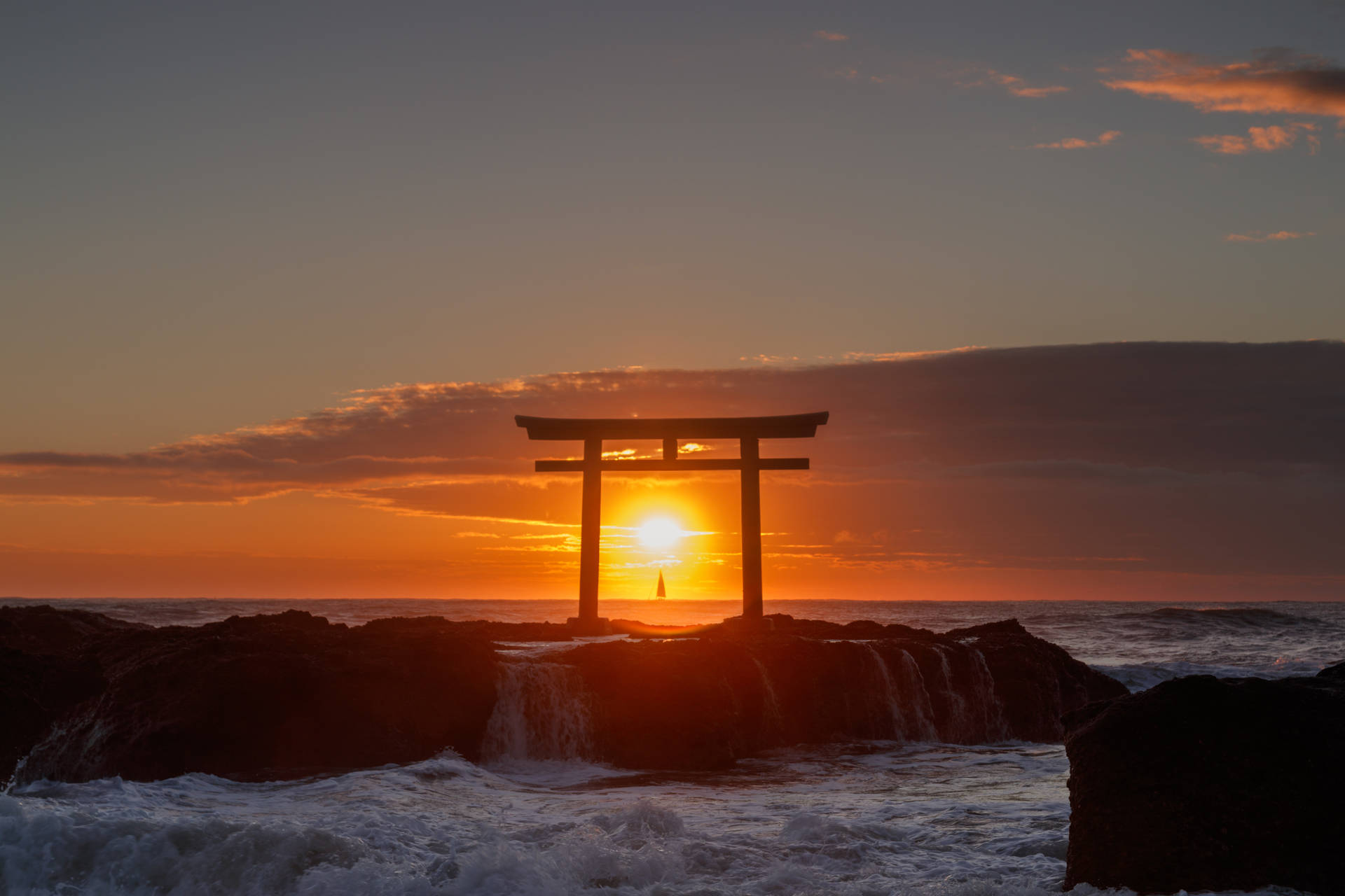 “a Symbol Of Shinto Spirituality - A Unesco World Heritage Site: The Torii Gate At Fushimi Inari Shrine In Japan” Background