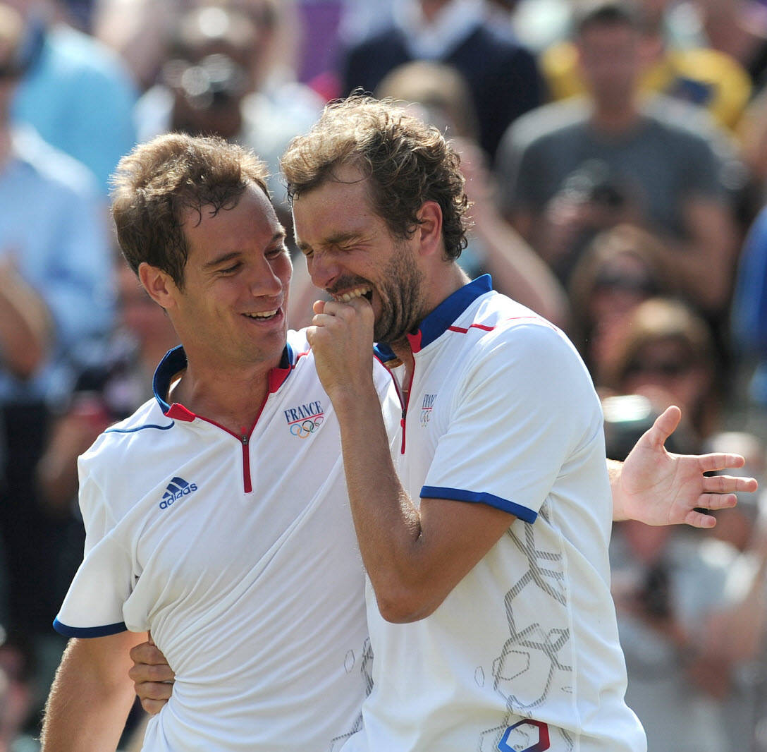 A Thrilling Moment With Julien Benneteau Background