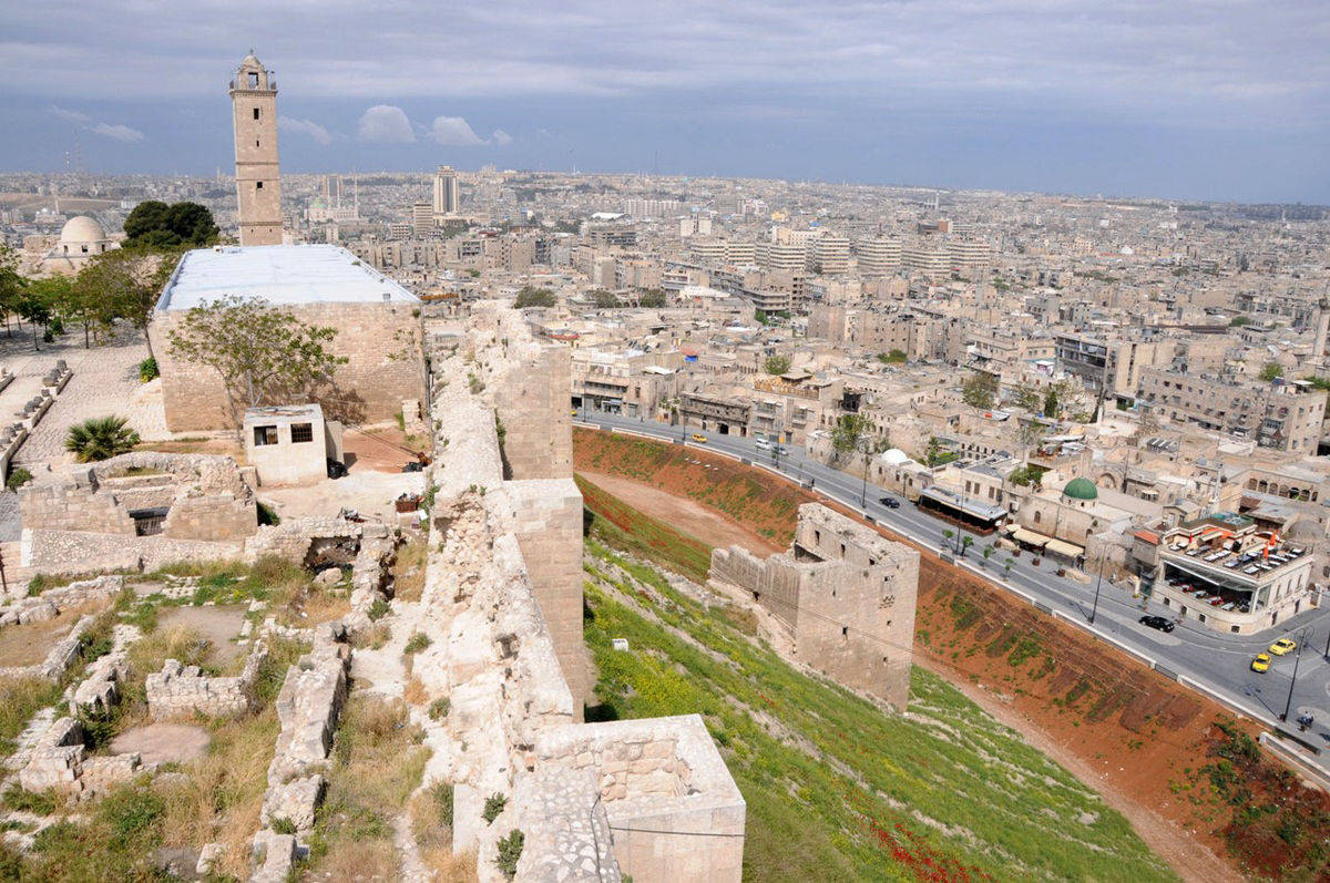 A Vibrant Residential View Of Syria Background