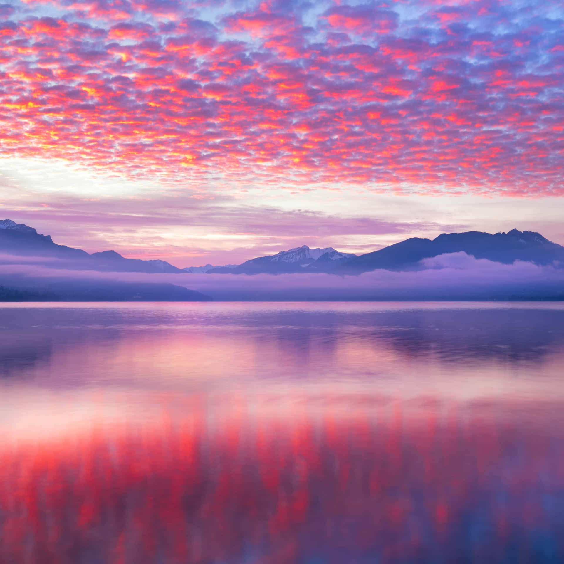 A Vibrant Sky Full Of Pink And Blue Colored Clouds Background