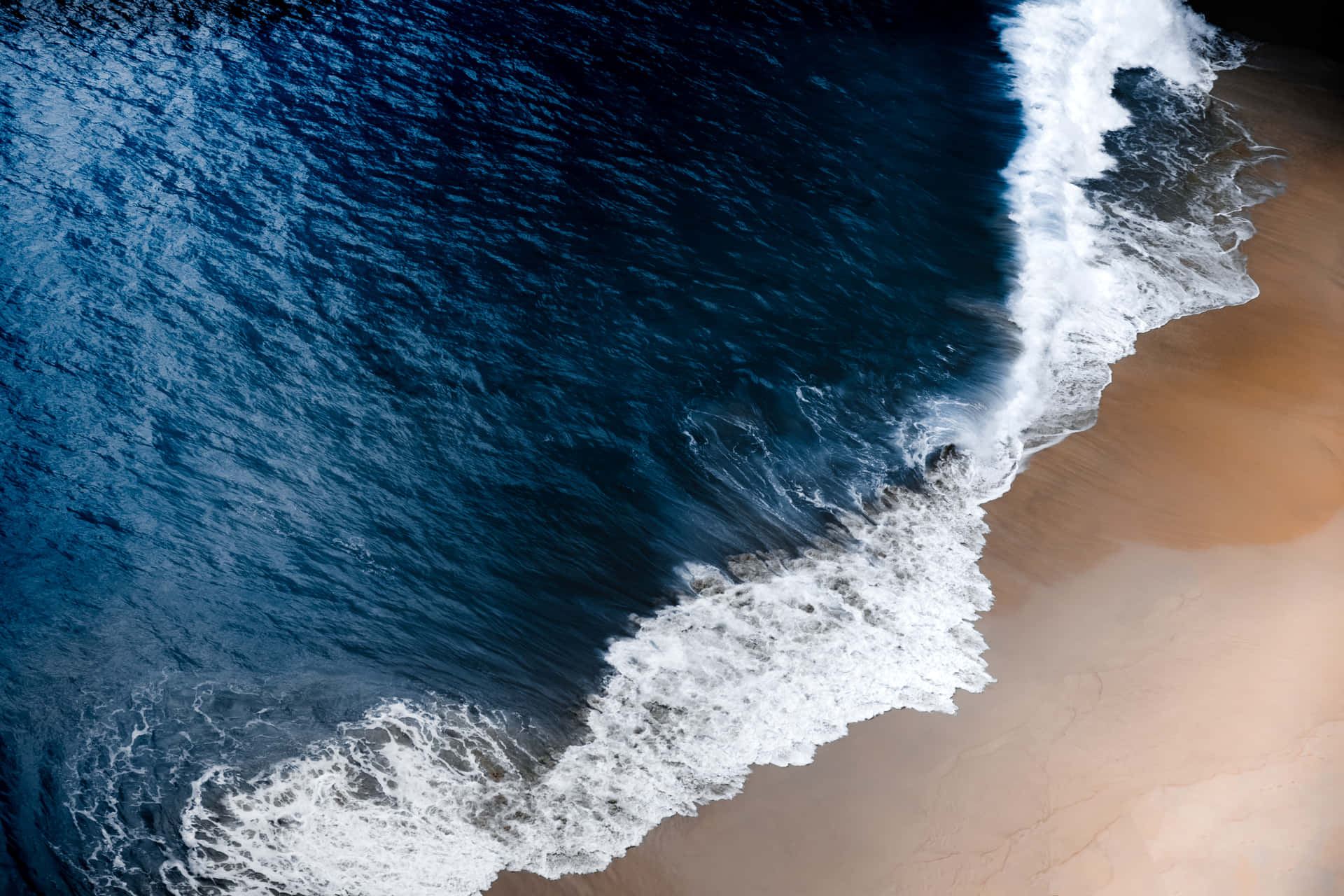 A View Of A Wave On The Ocean Background