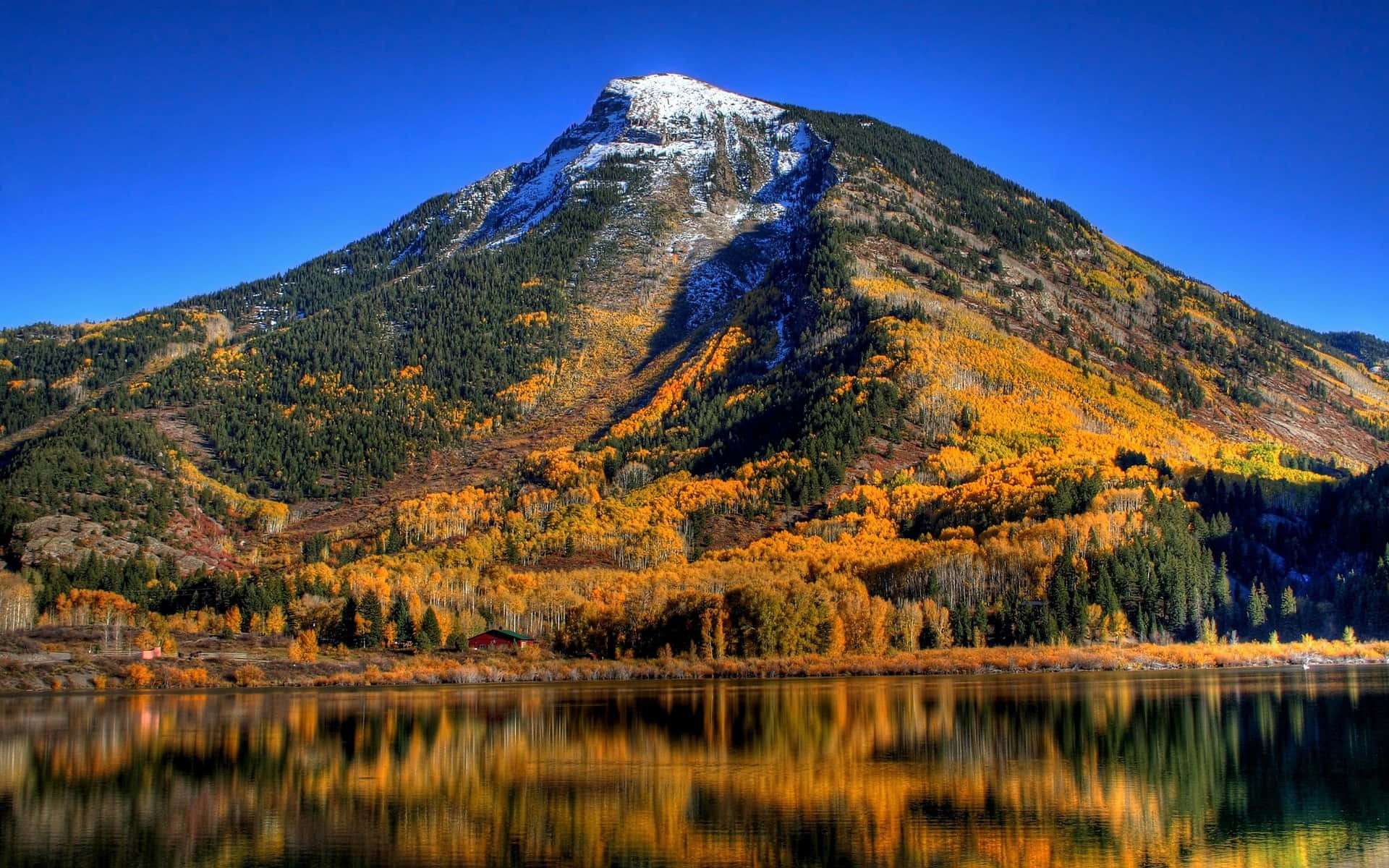 A View Of The Majestic Fall Mountain Background