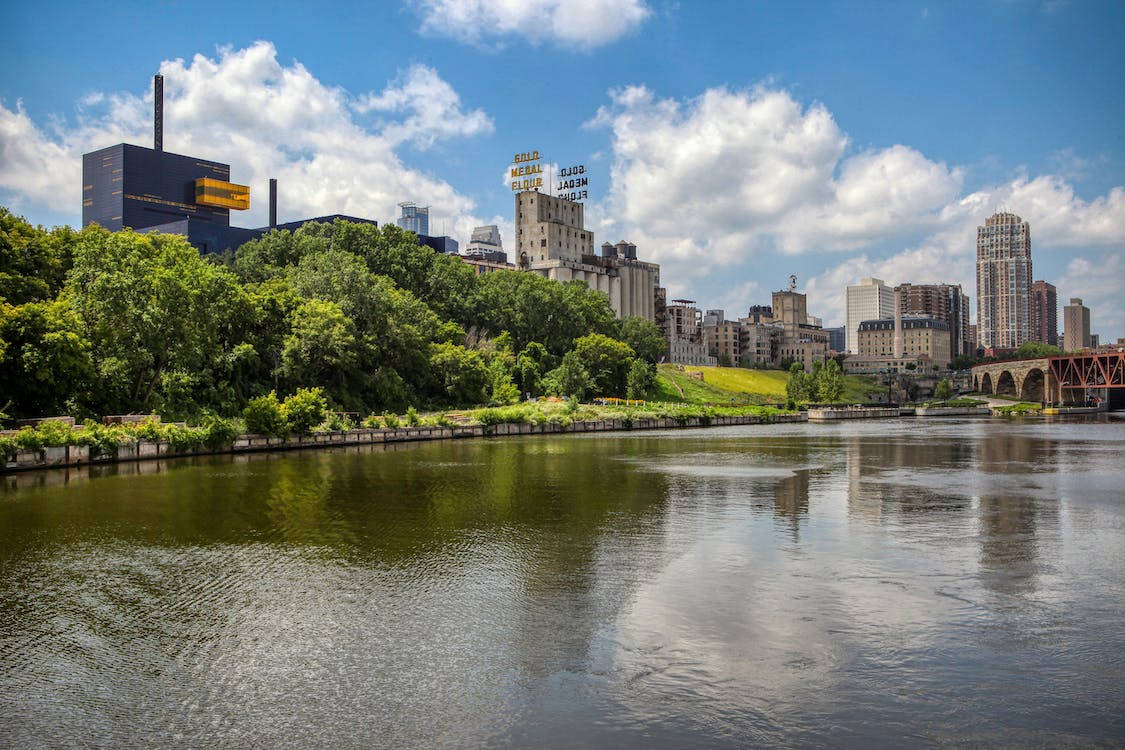 A View Of The Mississippi River From The Skyline Background