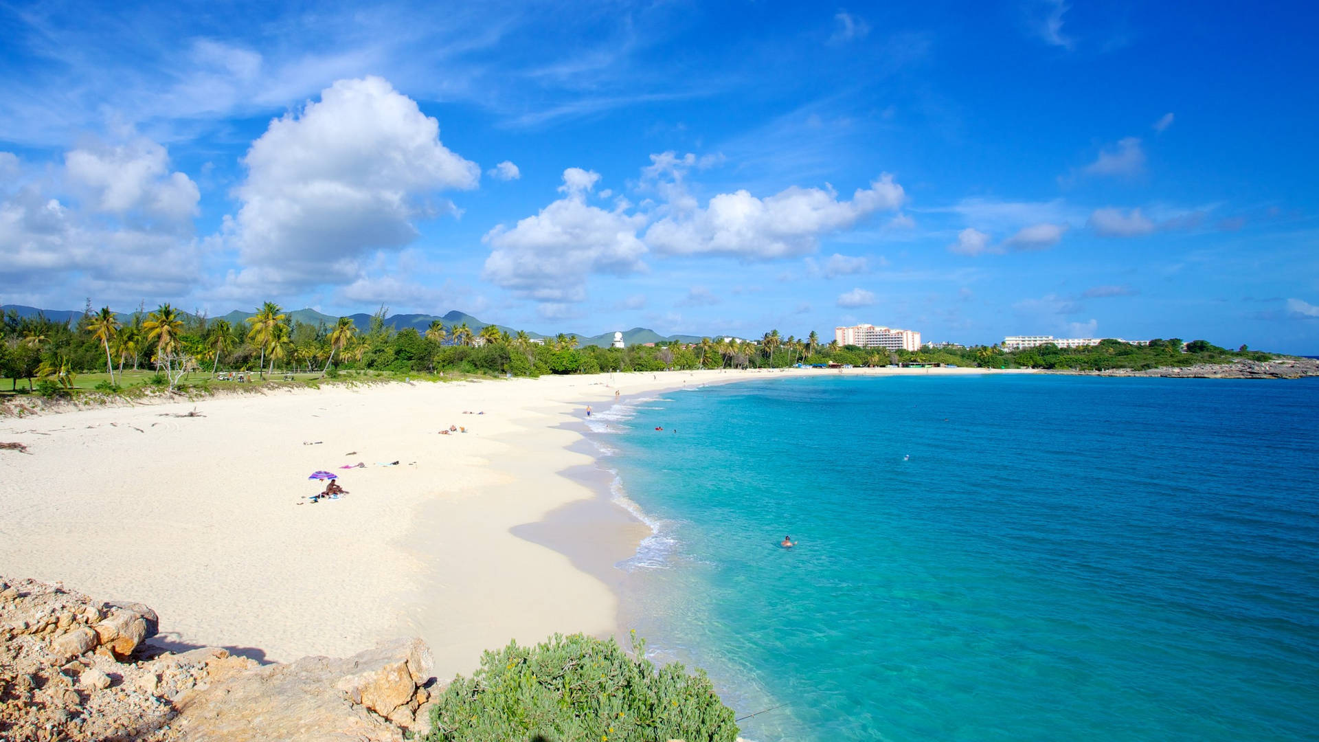 A Wide Shoreline In Sint Maarten Background