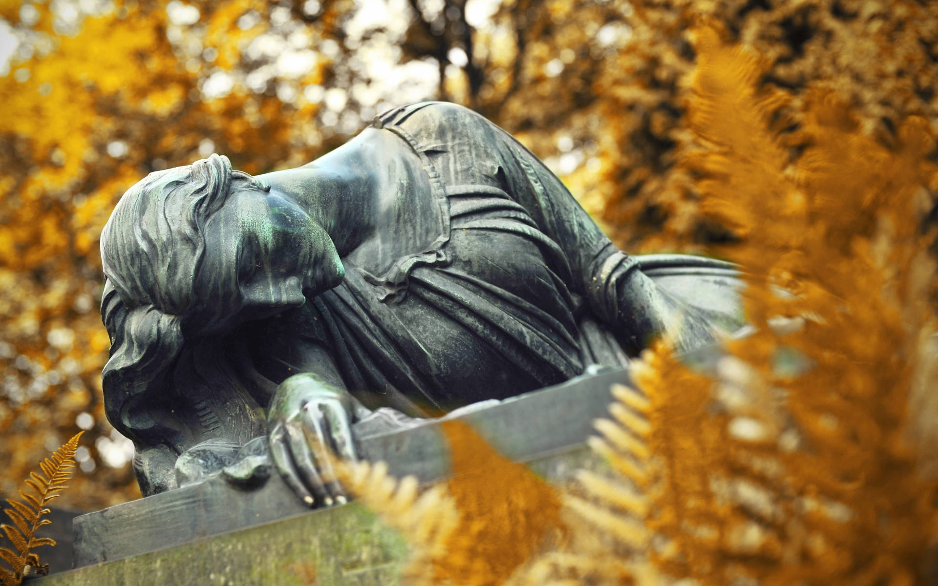 A Woman Statue In Rakowicki Cemetery, Krakow Poland Background