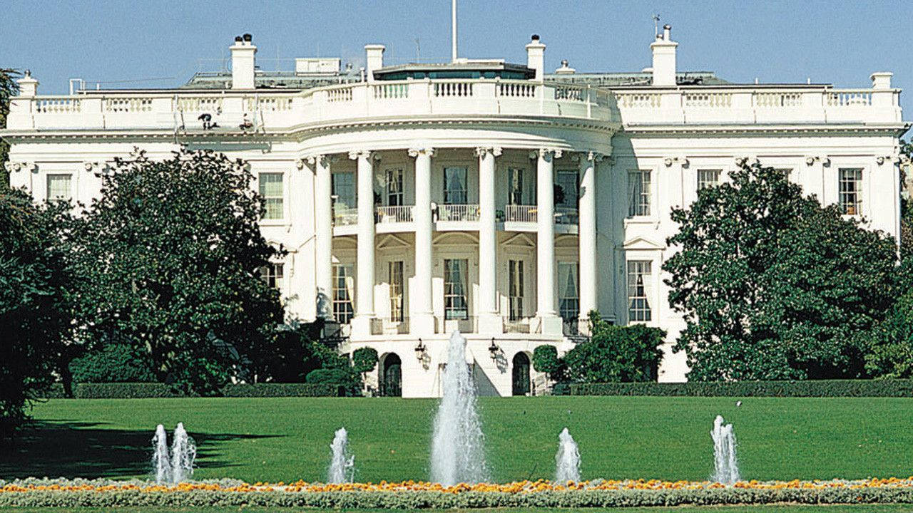 A Zoomed Photo Of The White House Background