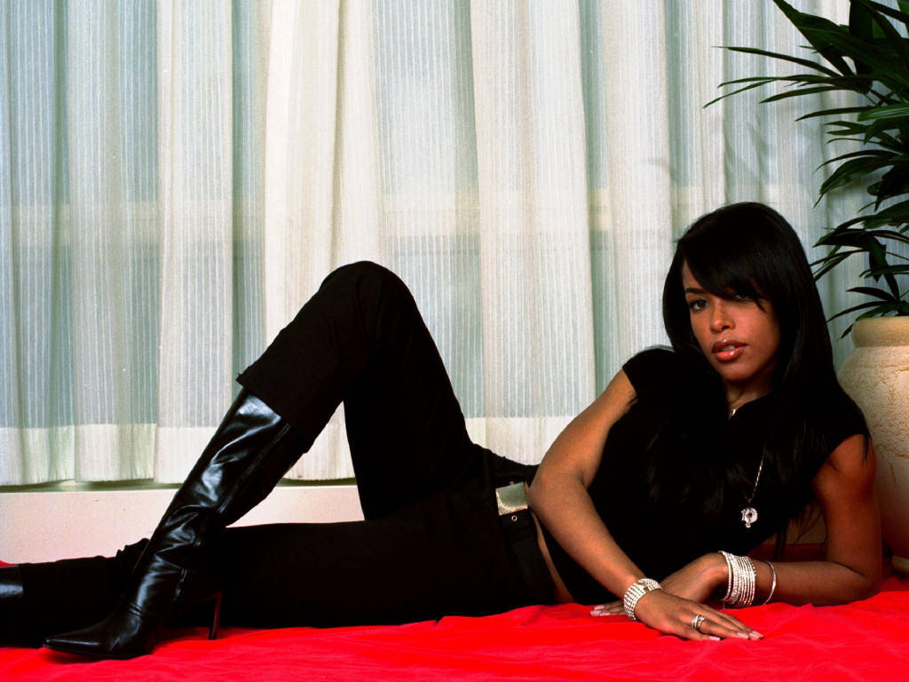 Aaliyah All Black