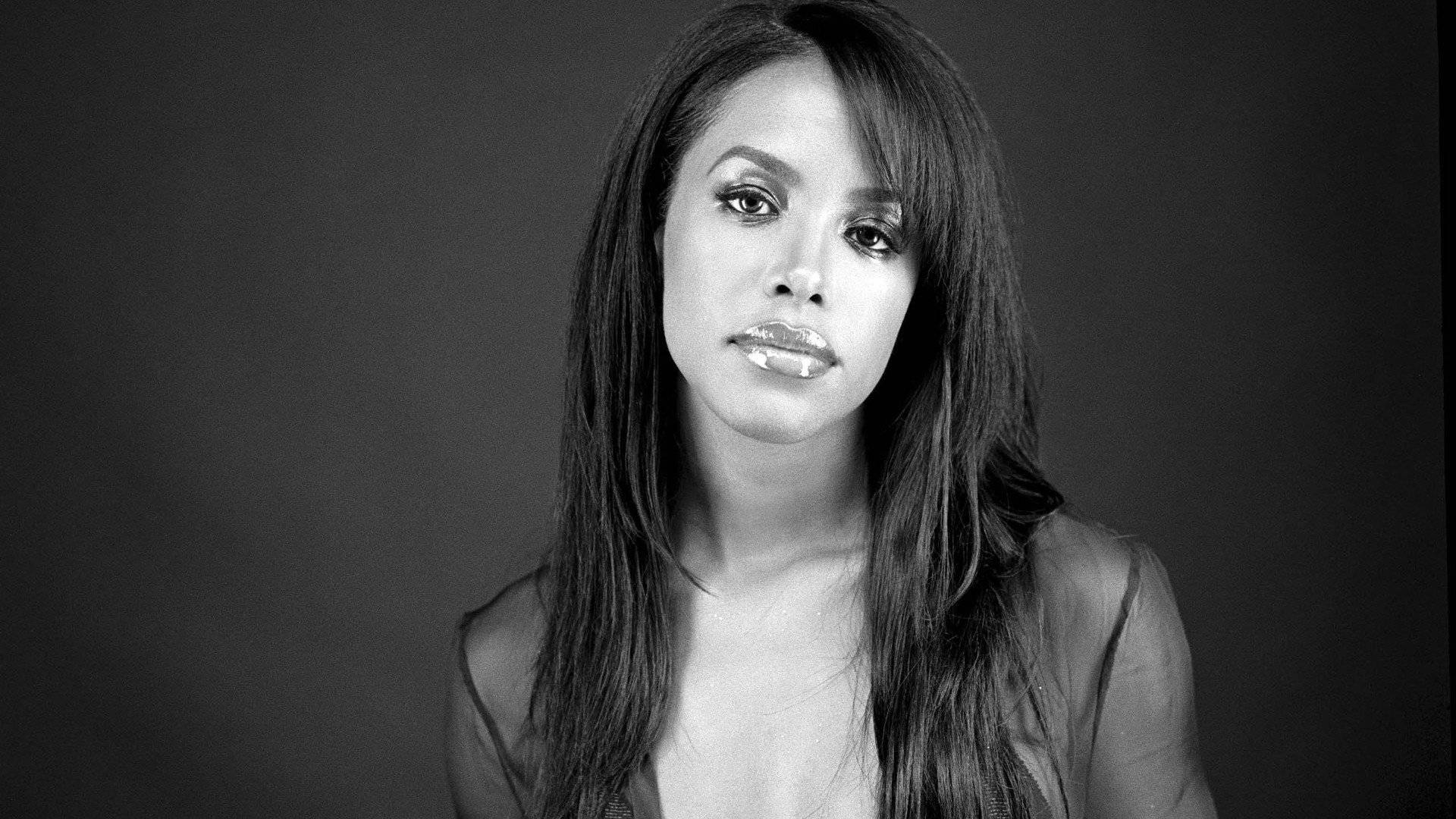 Aaliyah Dancing In The Spotlight