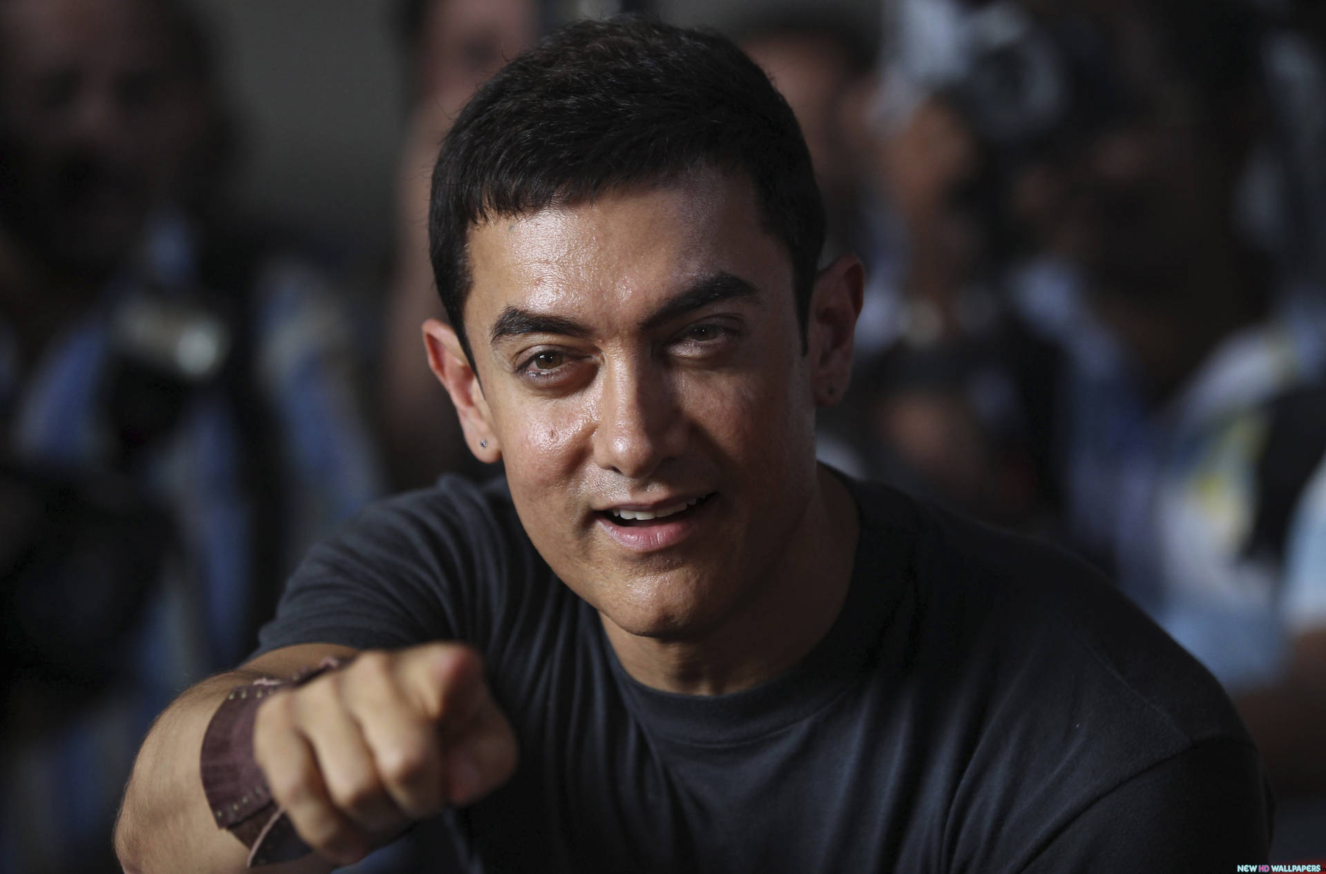 Aamir Khan Plain Black Shirt Background