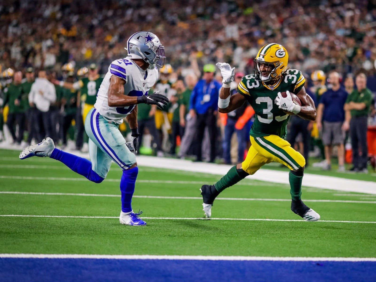 Aaron Jones Making A Big Play In Nfl Action. Background