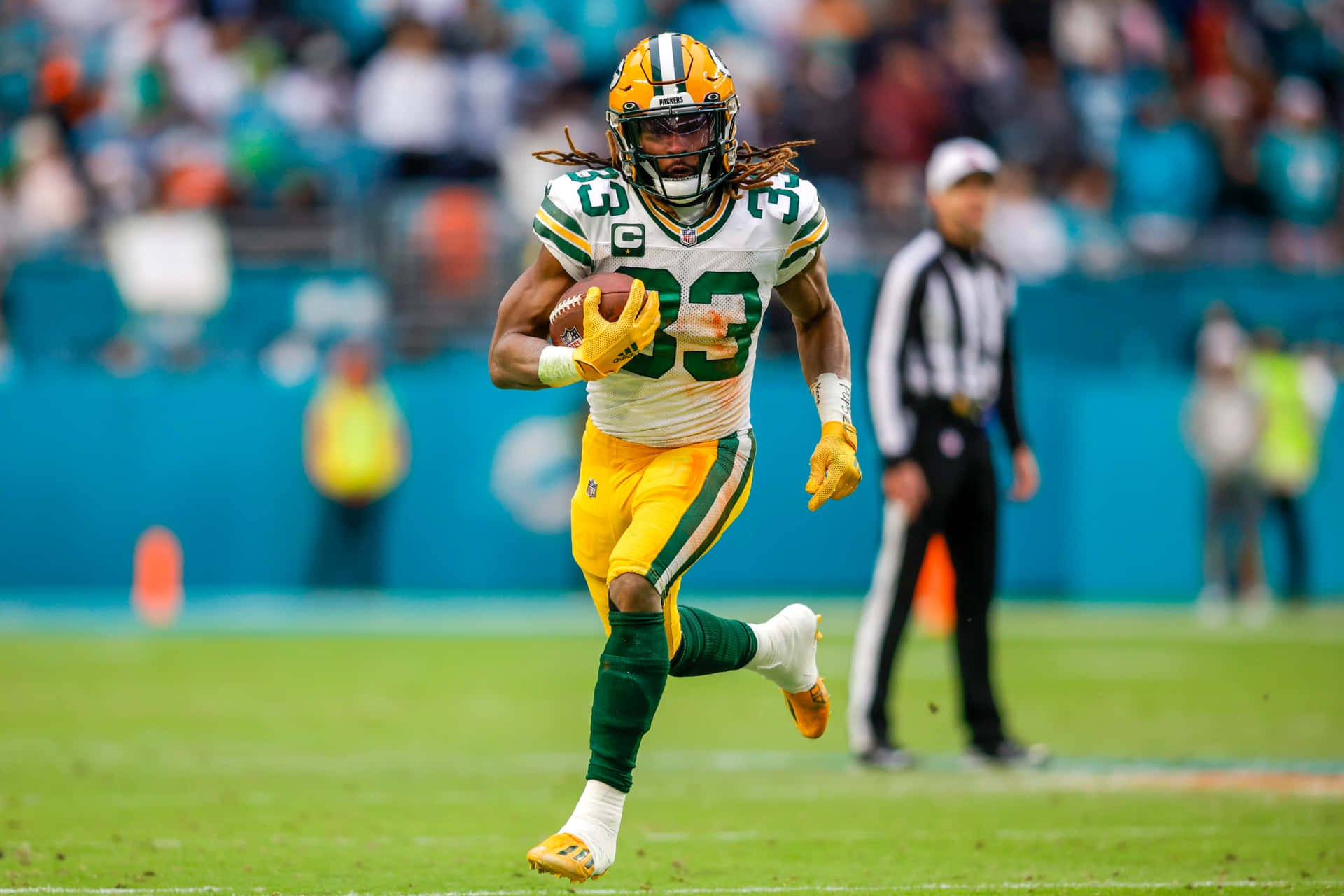 Aaron Jones, Running Back For The Green Bay Packers Background