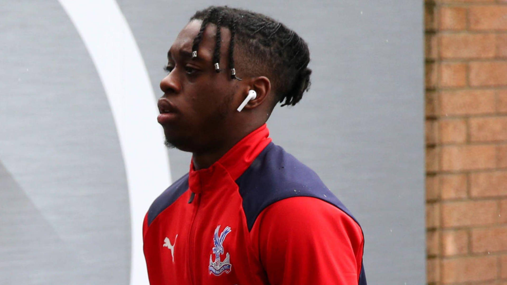 Aaron Wan-bissaka Airpods Background