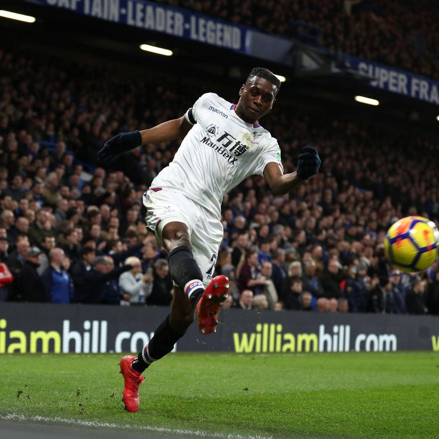 Aaron Wan-bissaka Blurry Background