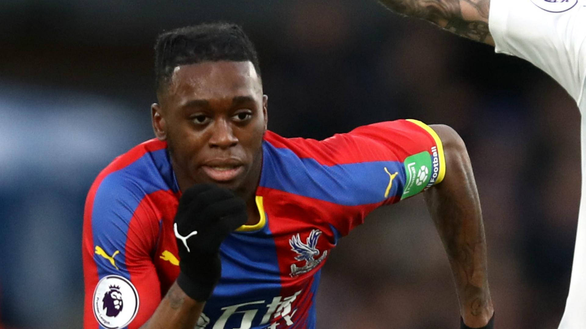 Aaron Wan-bissaka Running Worried Background