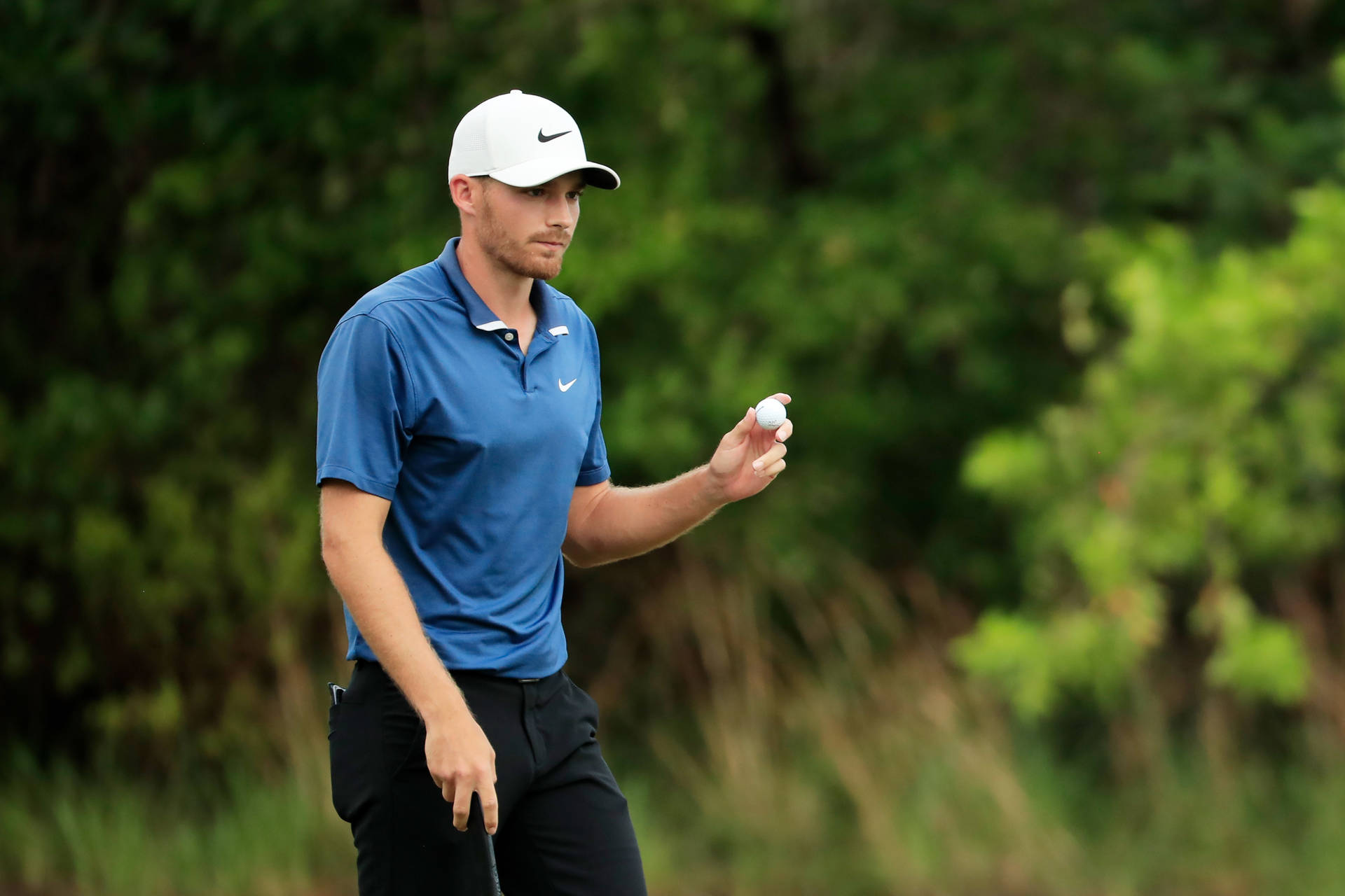 Aaron Wise Masterfully Holding A Golf Ball