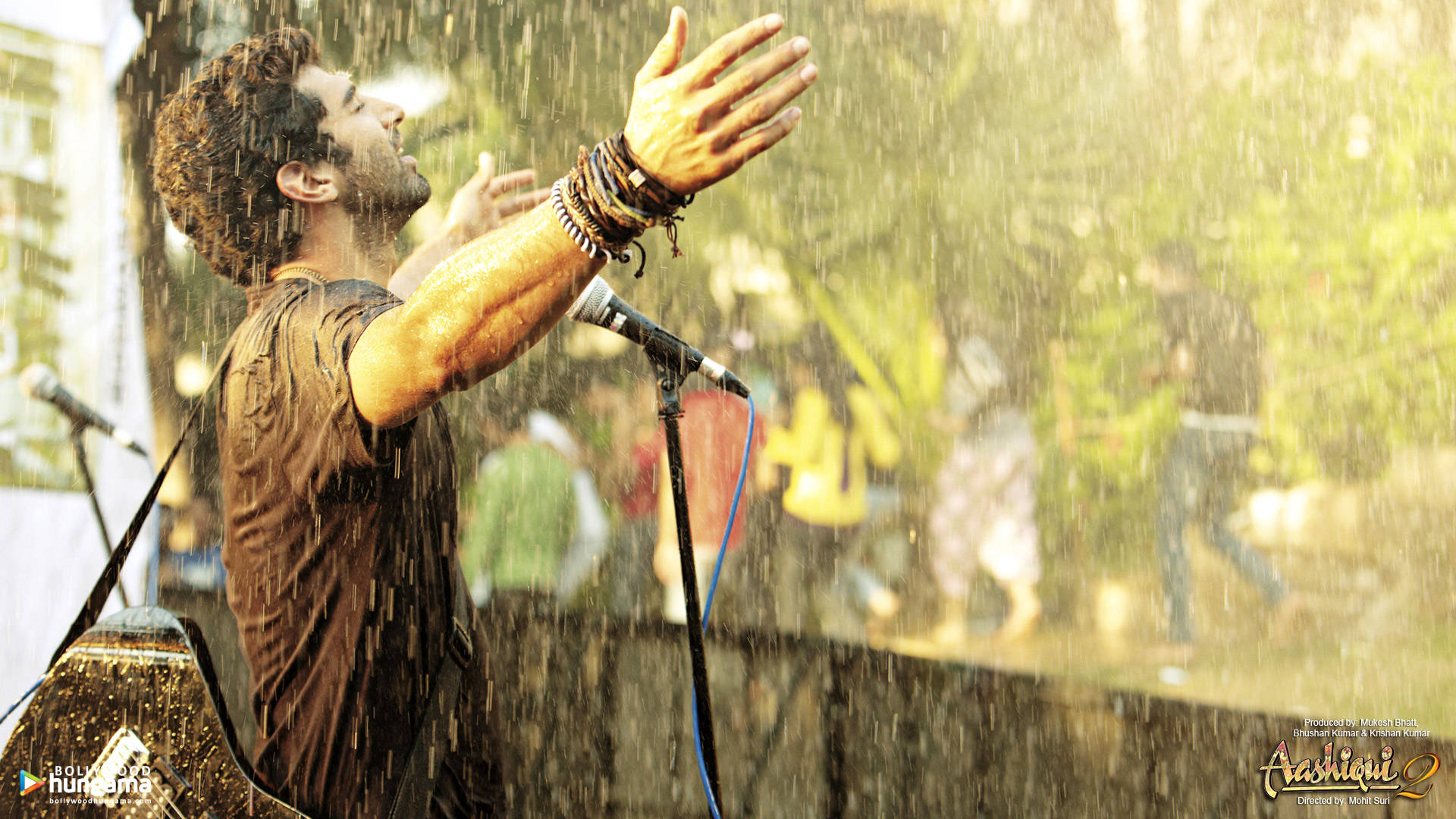 Aashiqui 2 Rahul Jaykar Embracing Rain Background