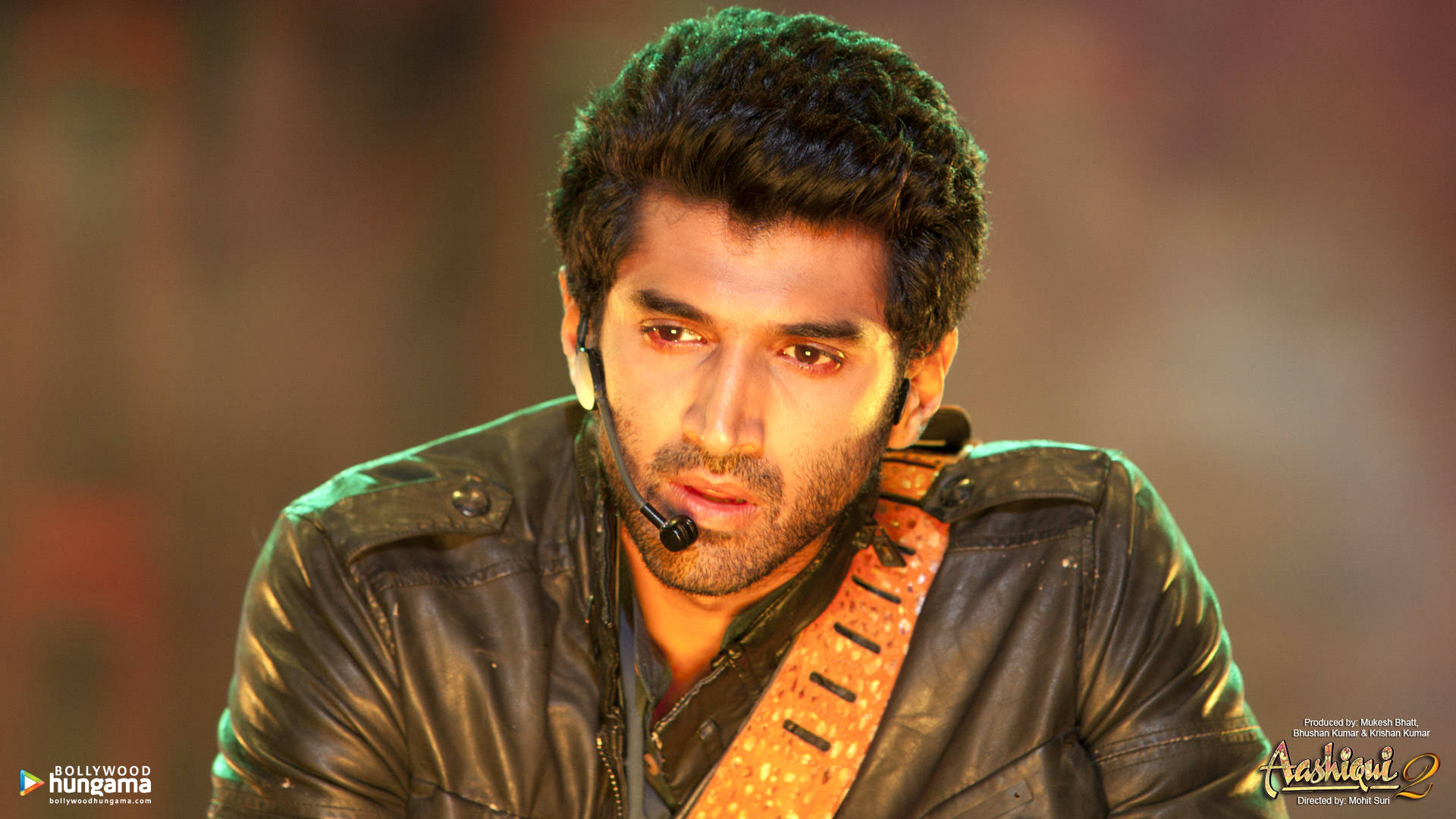 Aashiqui 2 Rahul Jaykar With Microphone Background