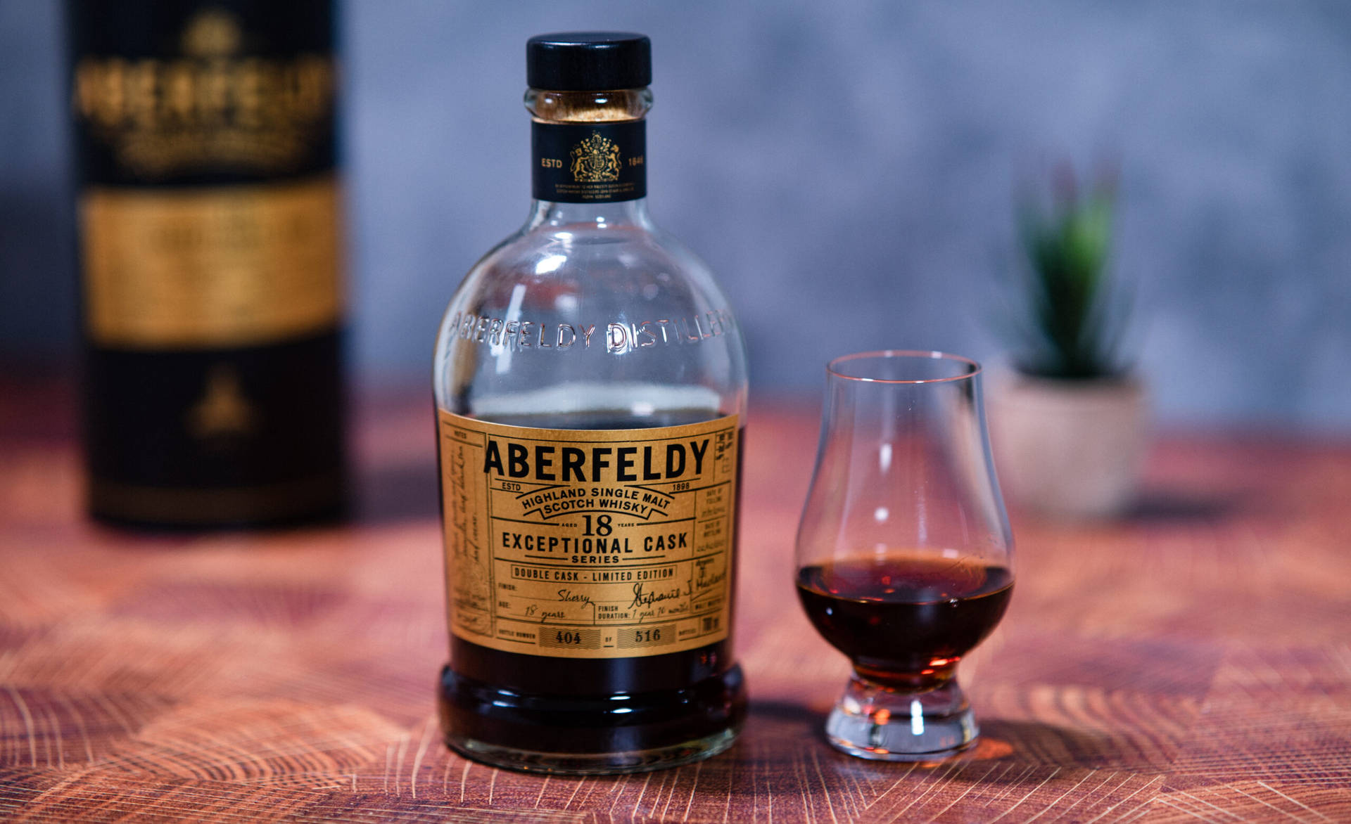 Aberfeldy 18 Years Exceptional Cask Background