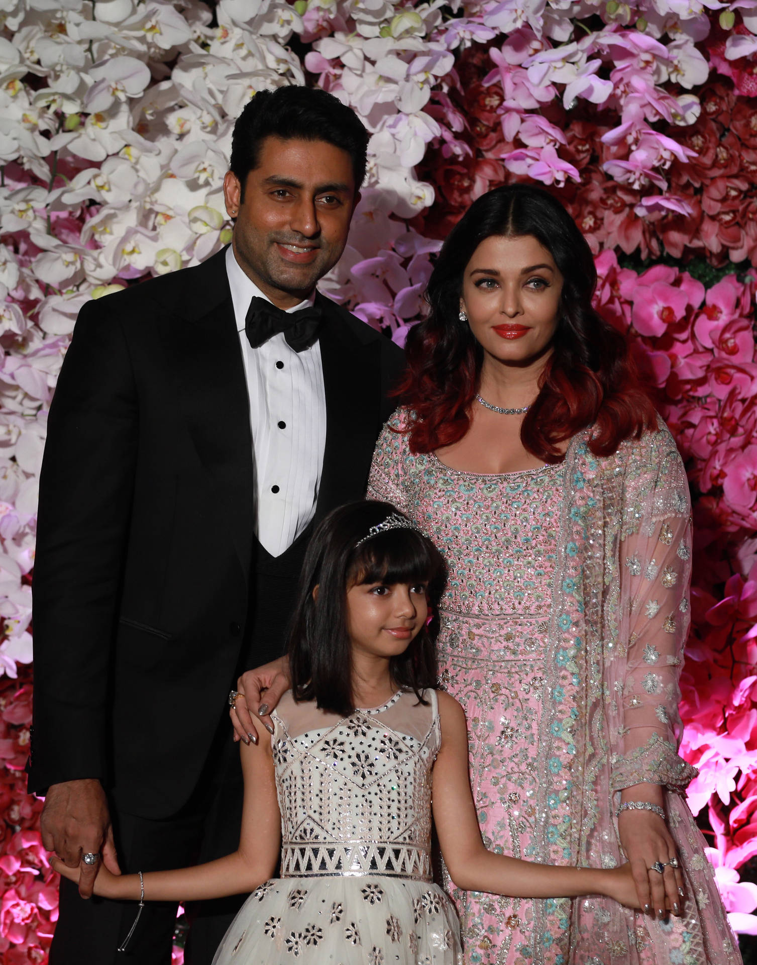 Abhishek Bachchan With Wife And Daughter Background