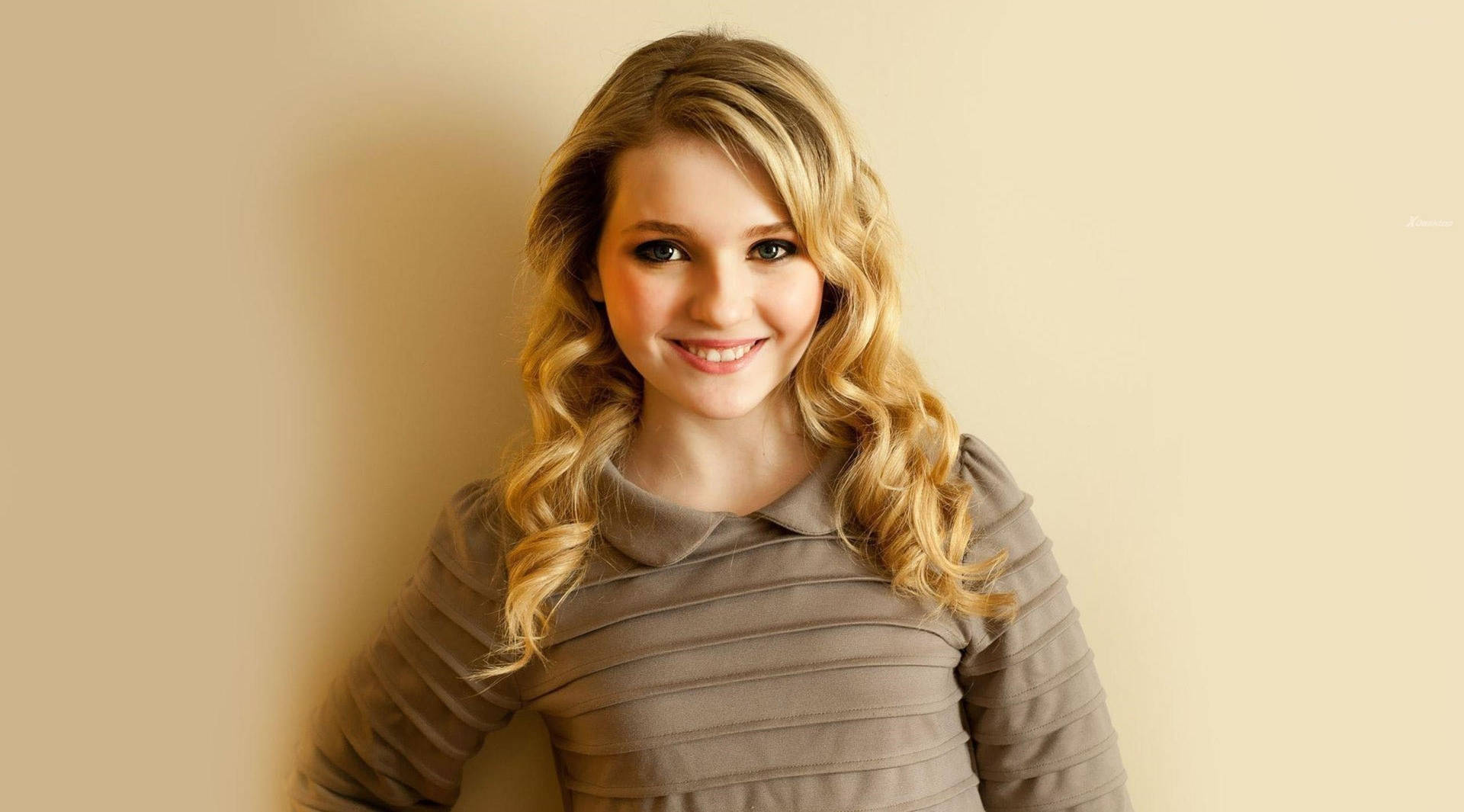 Abigail Breslin 2jr Magazine Portrait Session Background