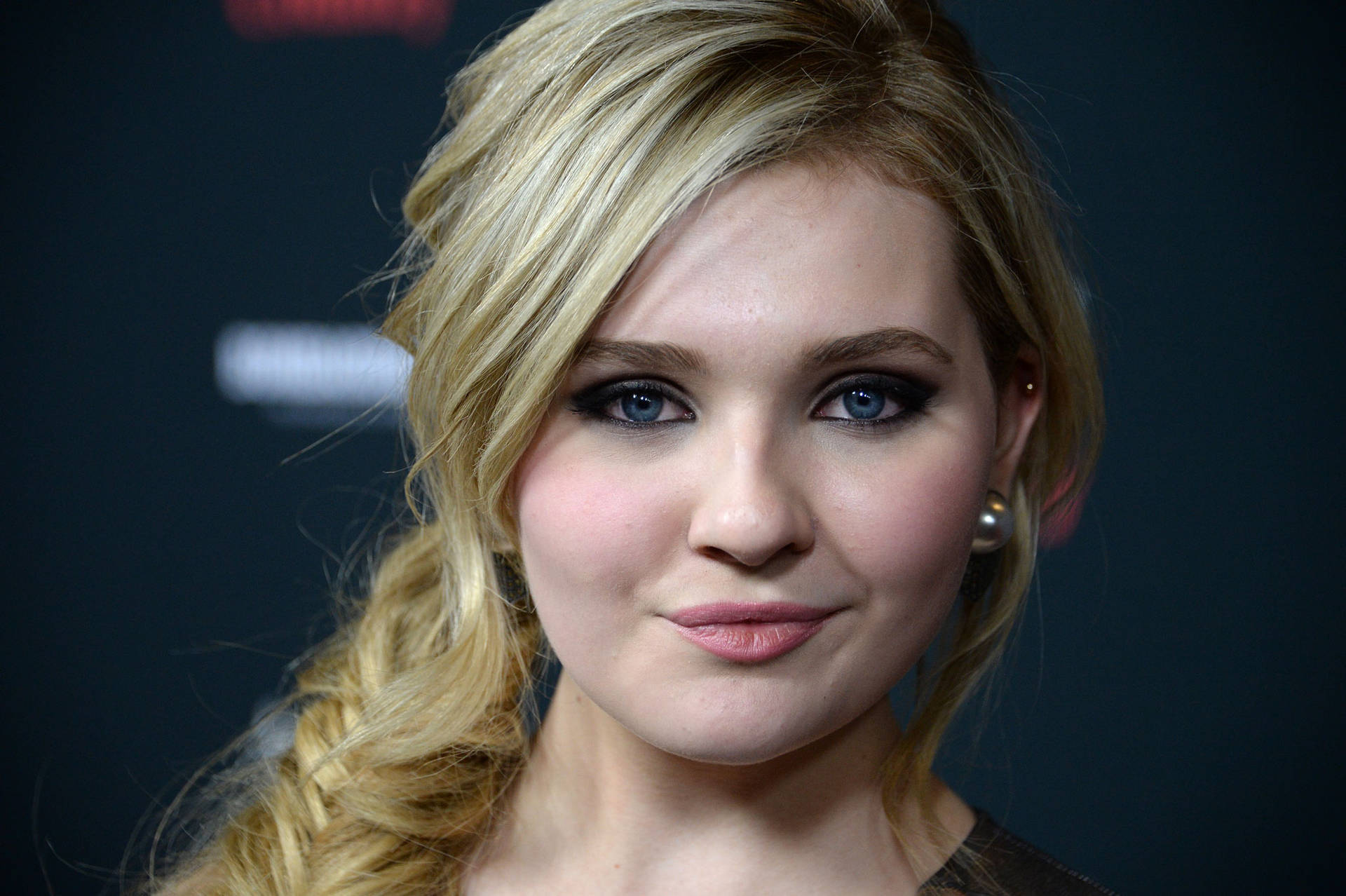 Abigail Breslin In August: Osage County Premiere Background