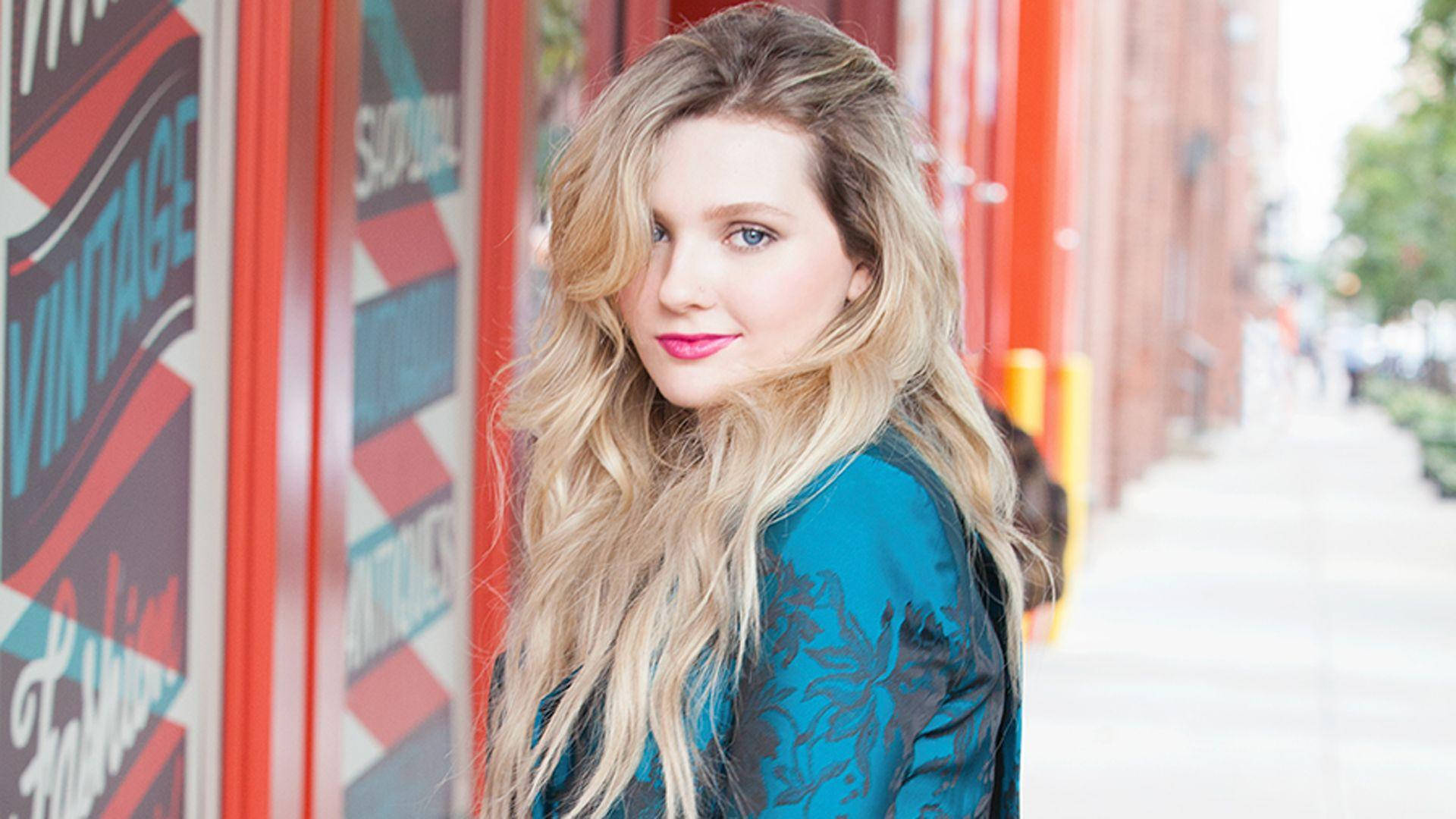 Abigail Breslin Sc New York Photoshoot Background