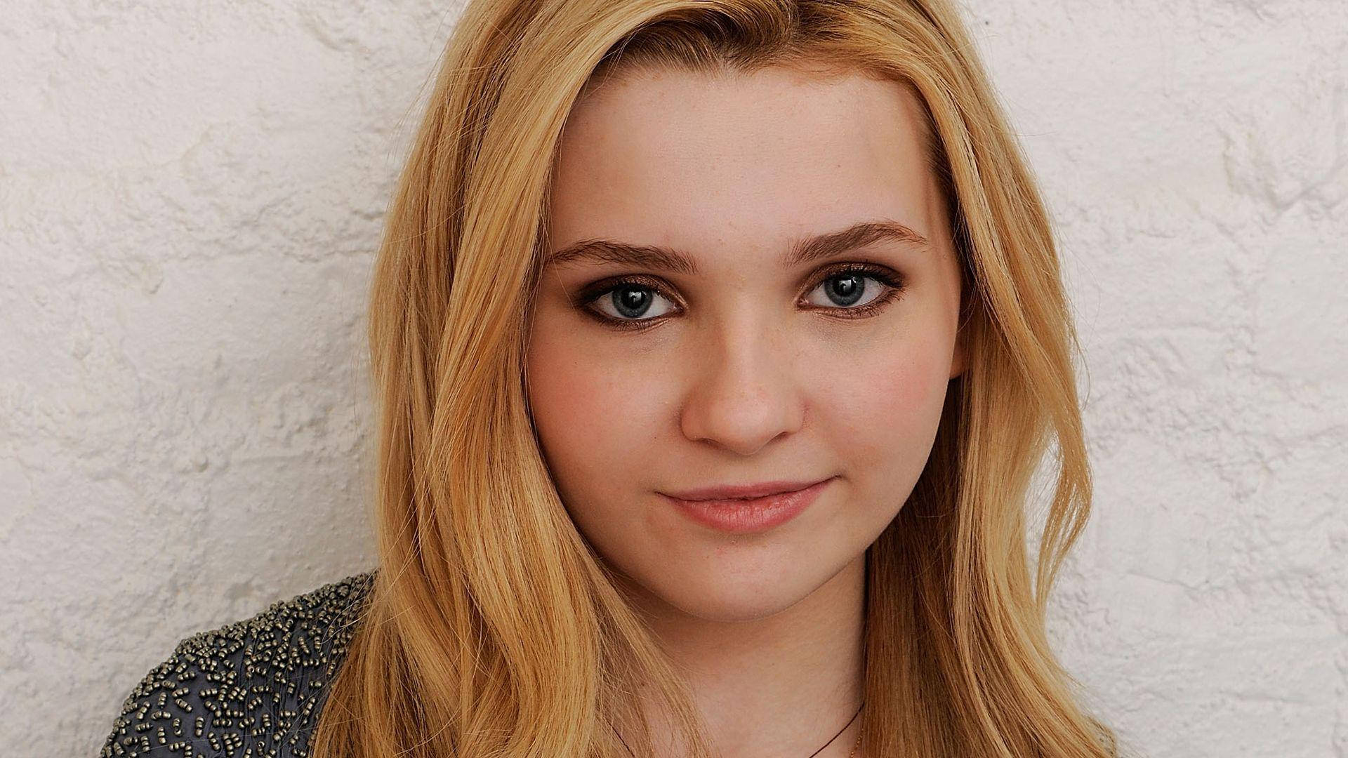 Abigail Breslin The Globe And Mail Background