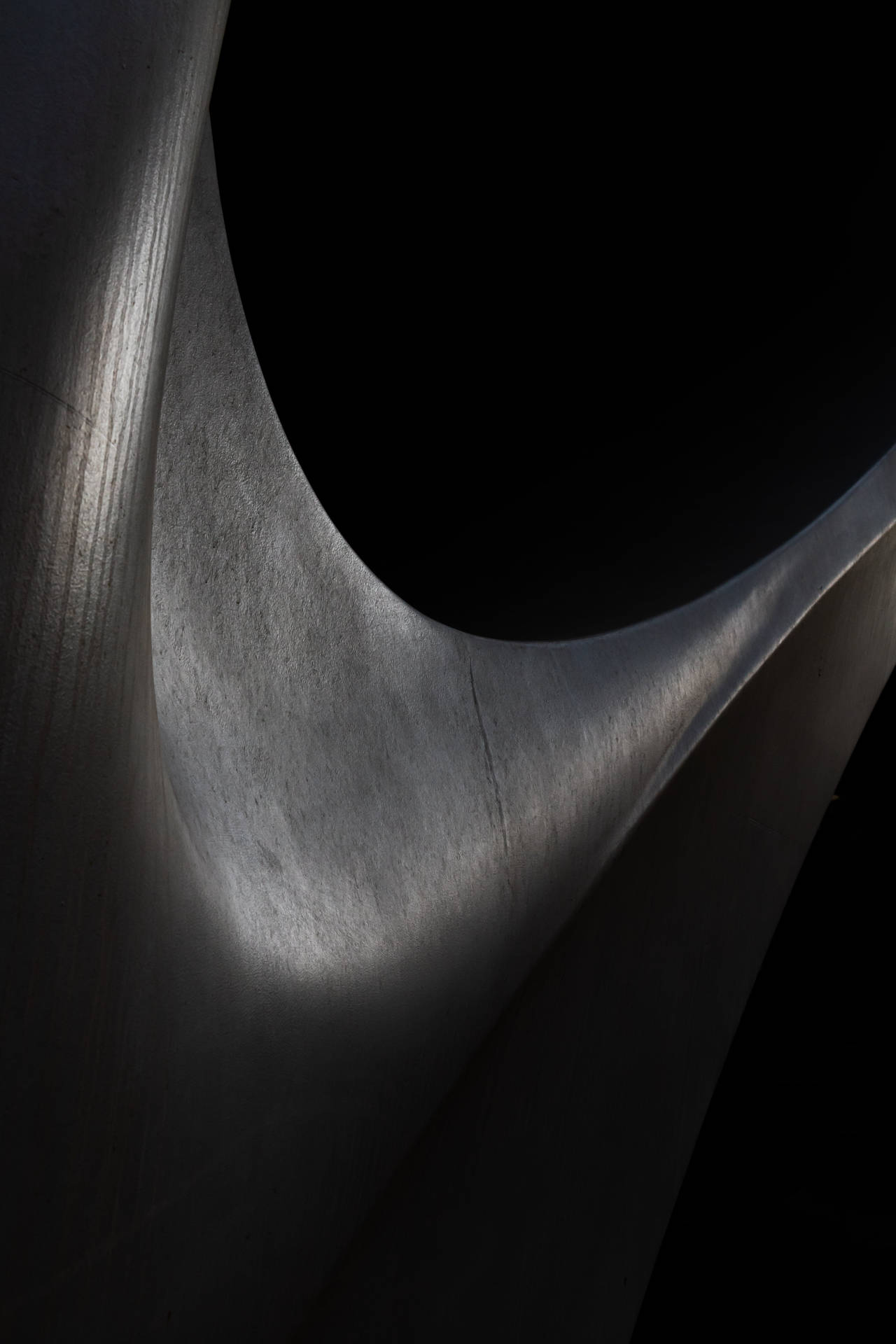 Abstract Black Sculpture In A Dimly Lit Room Background