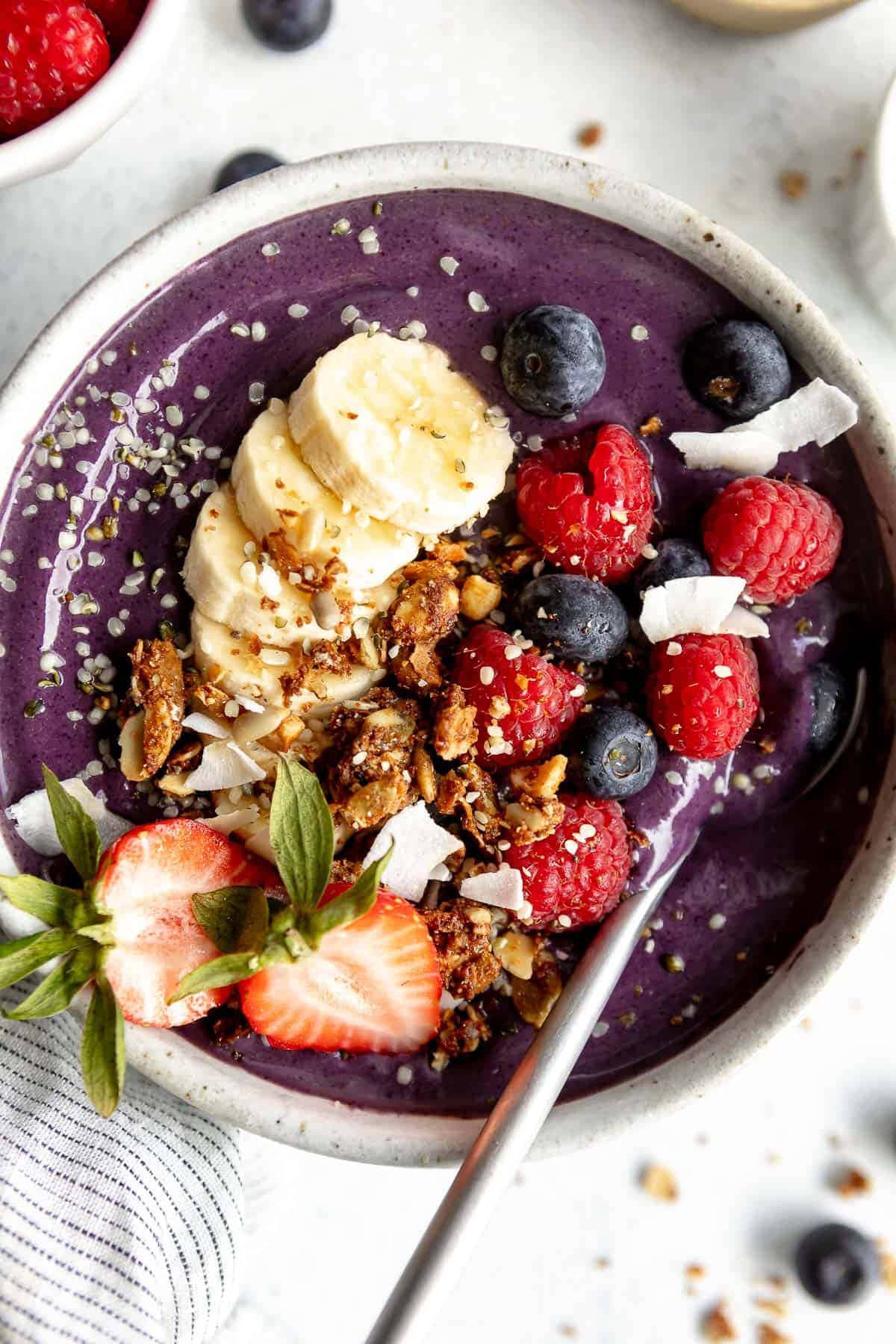 Acai Bowlwith Fresh Berriesand Granola.jpg Background
