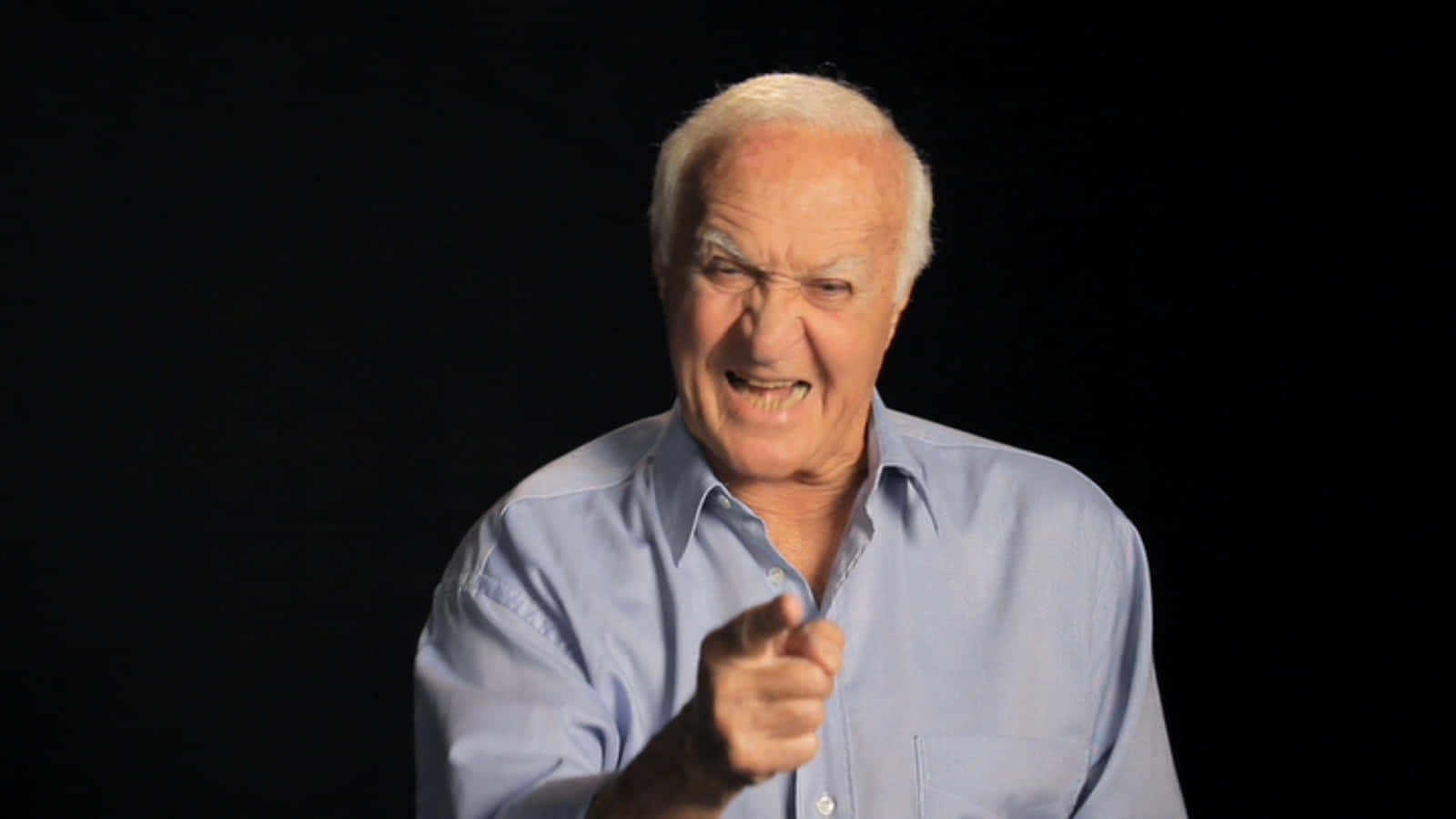 Acclaimed Actor Robert Loggia In His Best Supporting Role Background