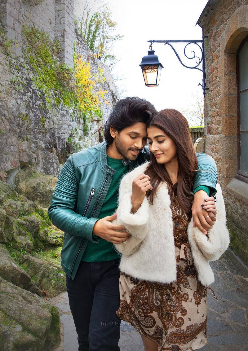 Actor Allu Arjun And Actress Pooja Hegde Sharing A Sweet Moment In Ala Vaikunthapurramuloo Background