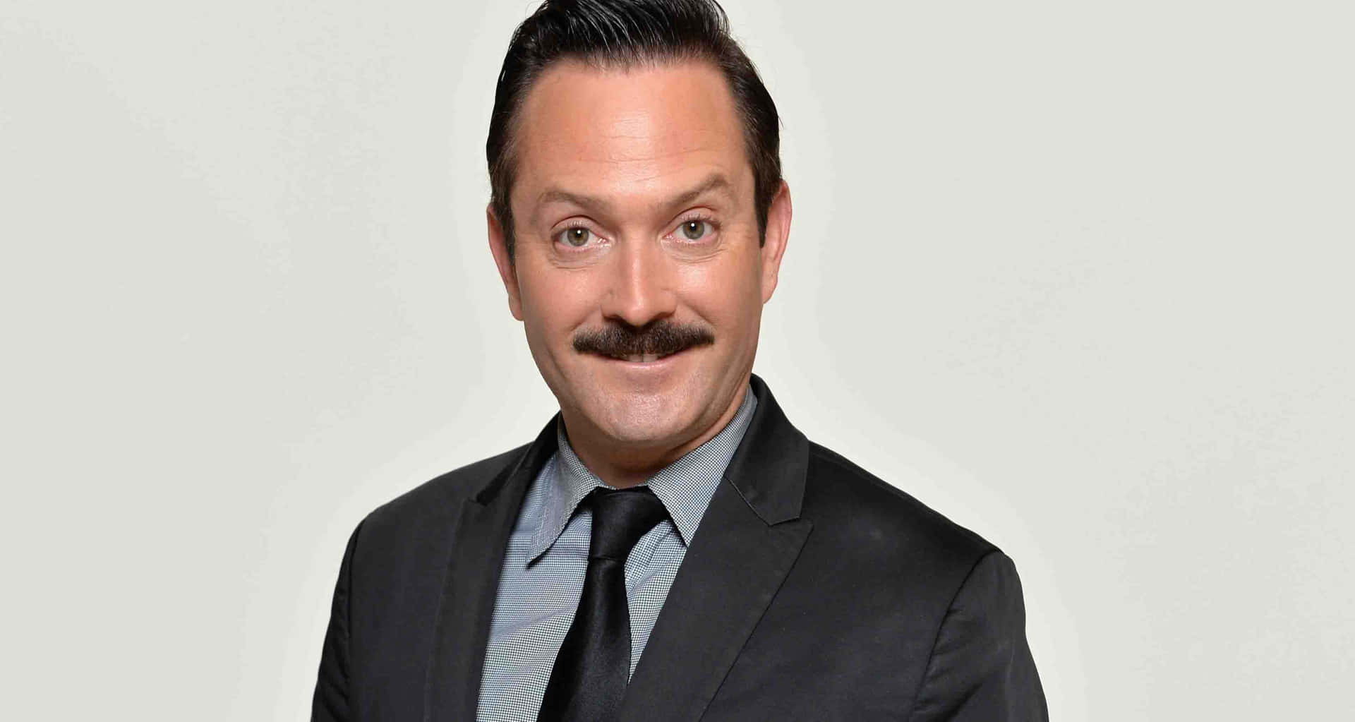 Actor And Comedian Thomas Lennon Strikes A Pose For The Camera