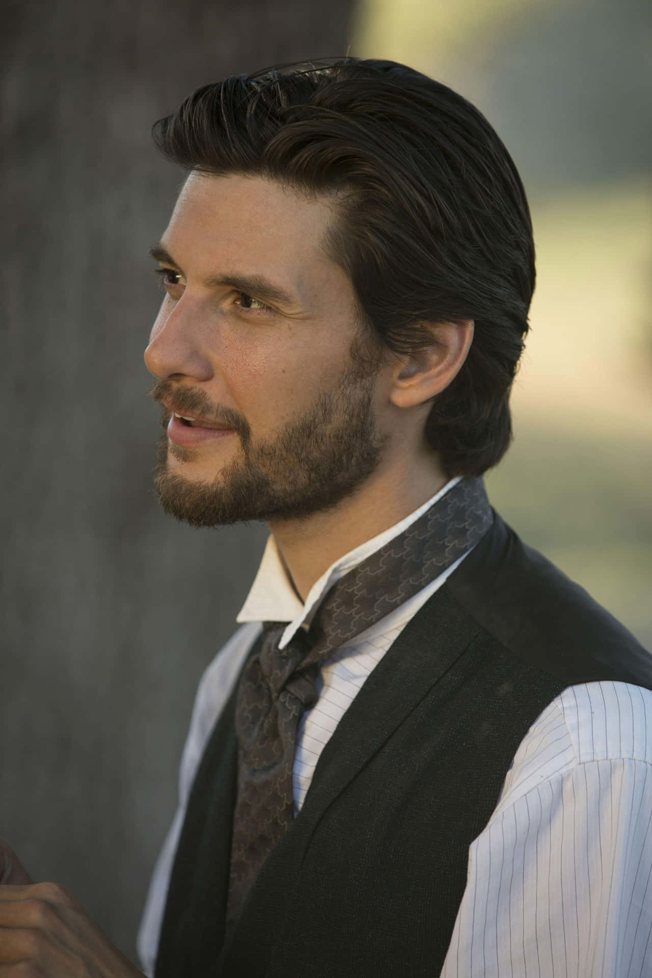 Actor Ben Barnes Posing At An Event Background