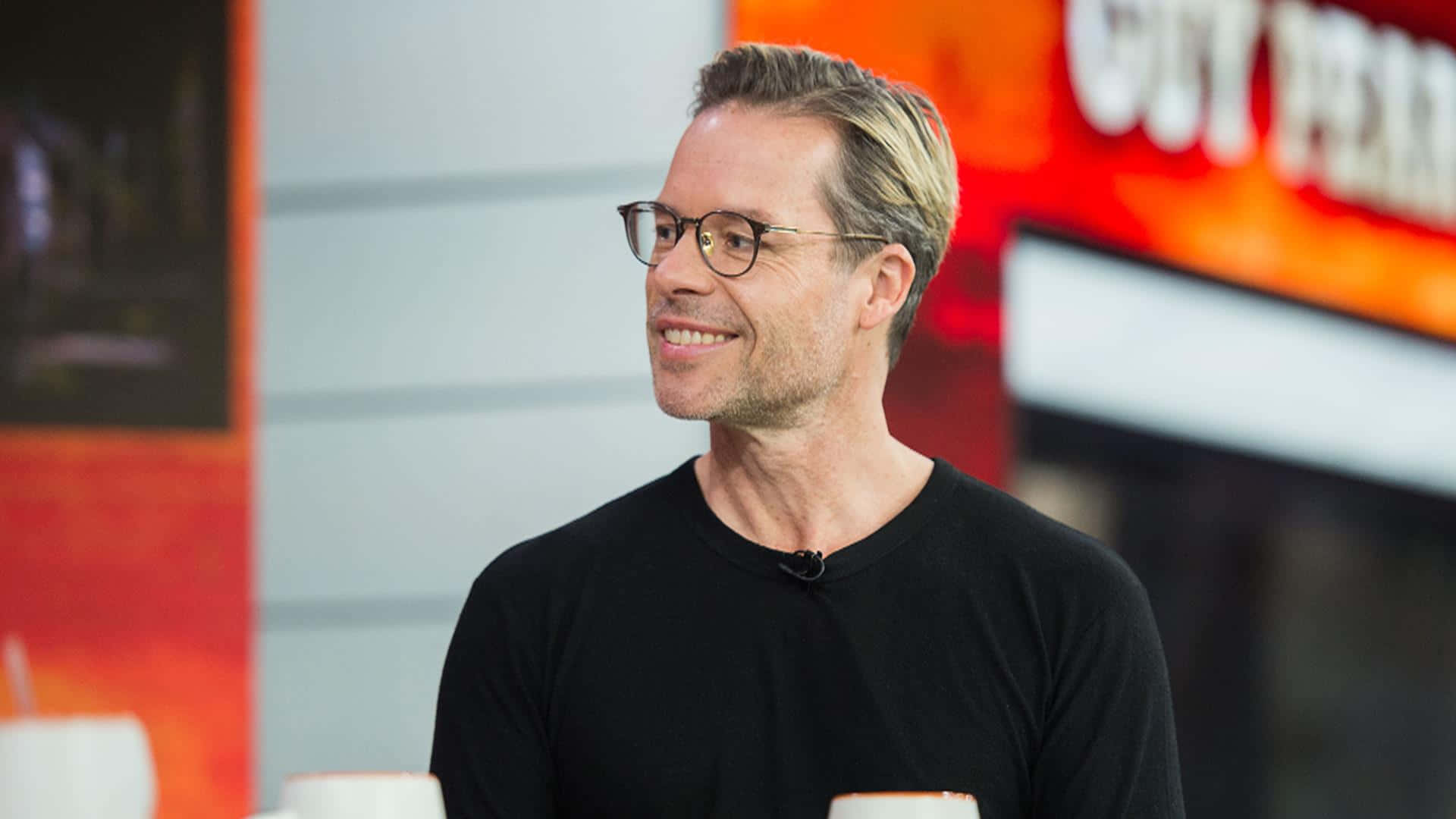 Actor Guy Pearce In A Scene From The Movie Don't Be Afraid Of The Dark Background