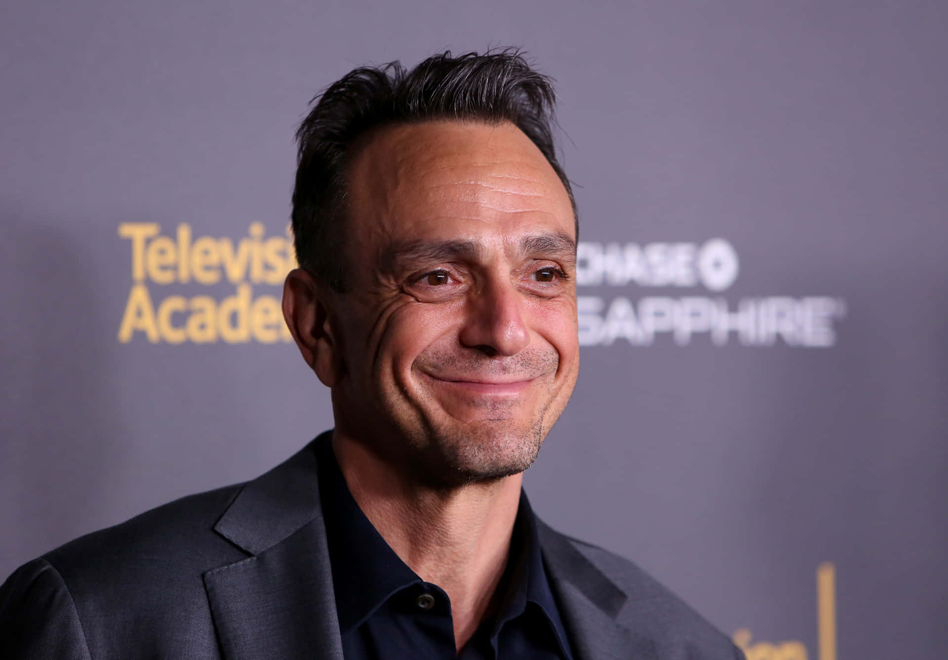 Actor Hank Azaria At The Golden Globe Awards Background