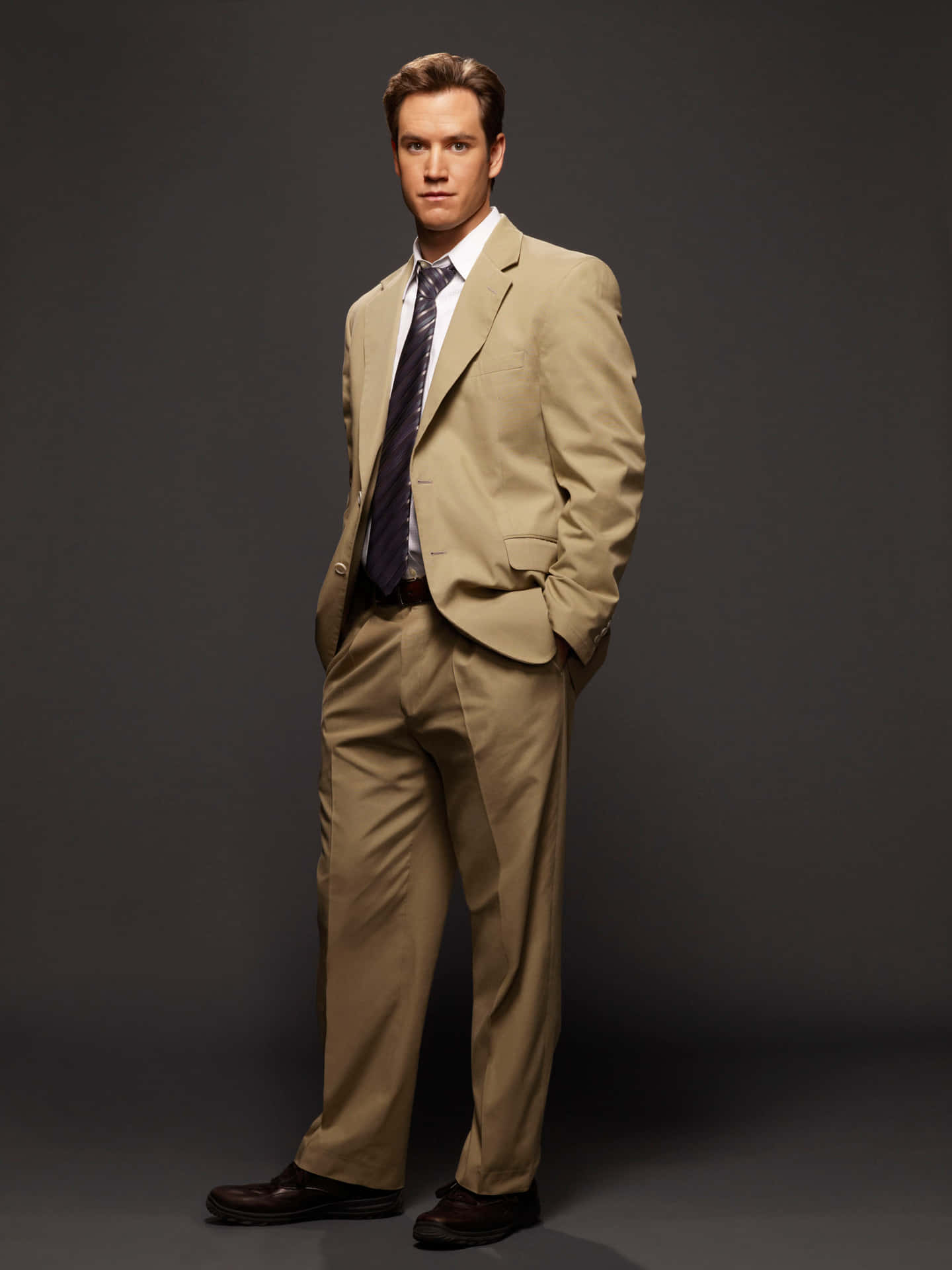 Actor Mark-paul Gosselaar In A Professional Photoshoot Background