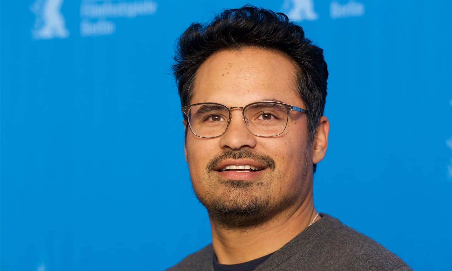 Actor Michael Peña Talks To Fans At Comic Con Background