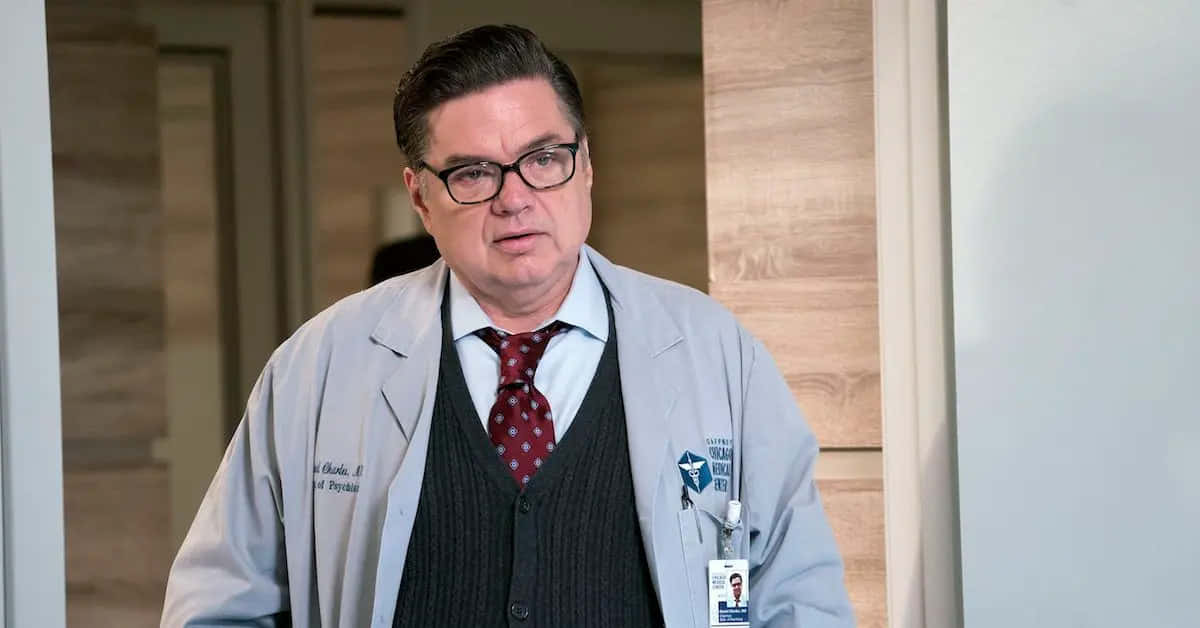 Actor Oliver Platt Looking Forthright Background