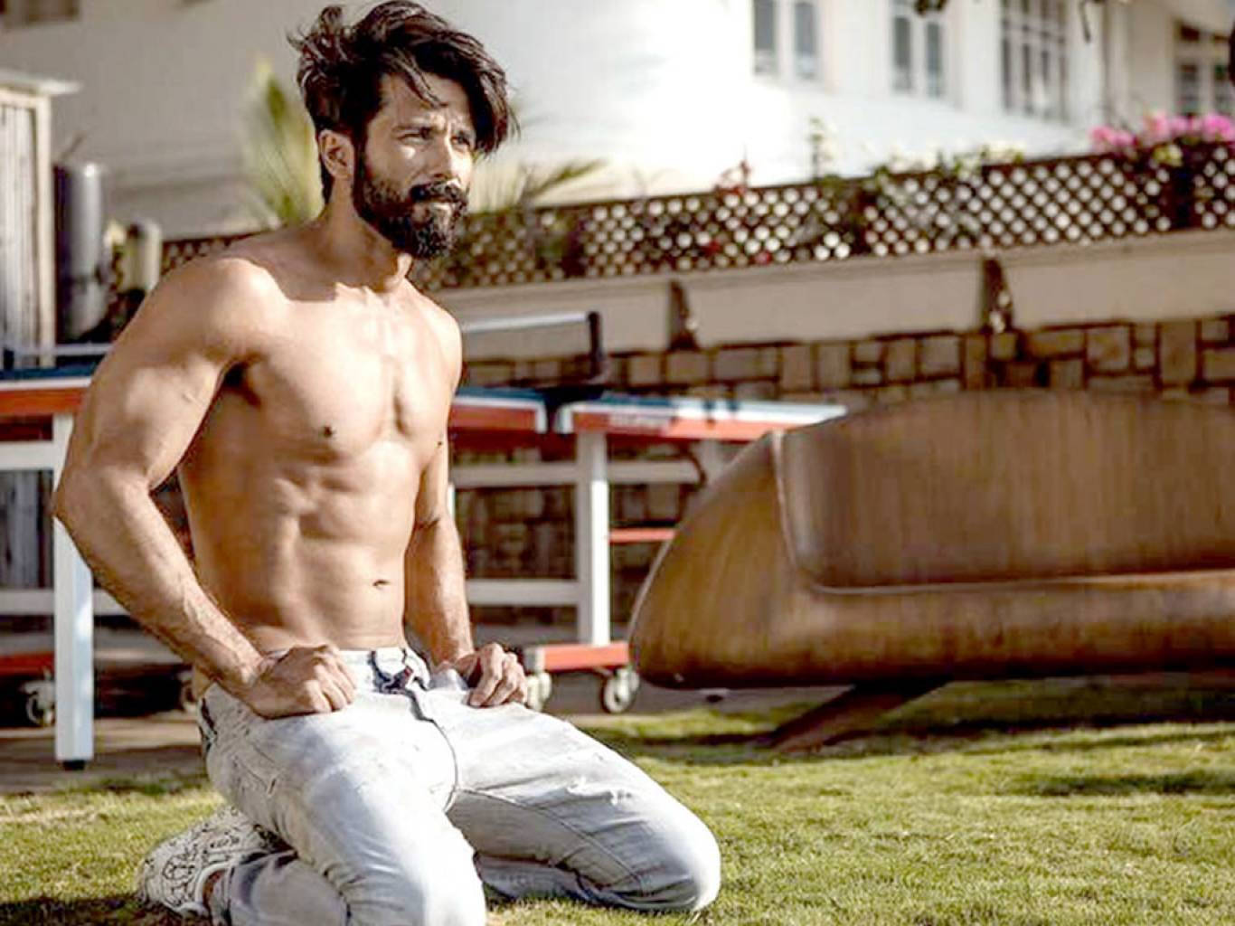 Actor Shahid Kapoor Shirtless Background
