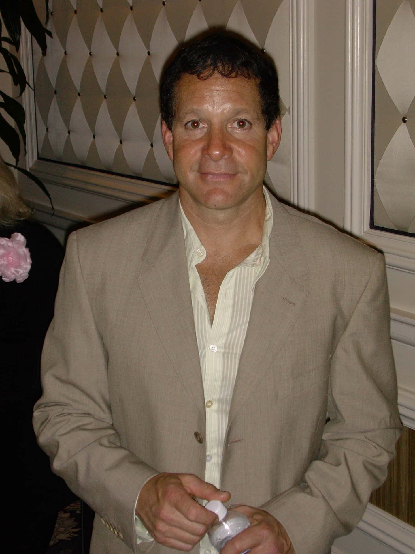 Actor Steve Guttenberg Background