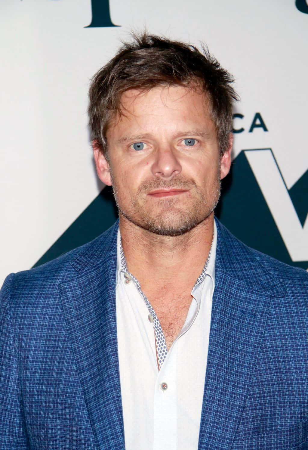 Actor Steve Zahn Beams With Joy Background
